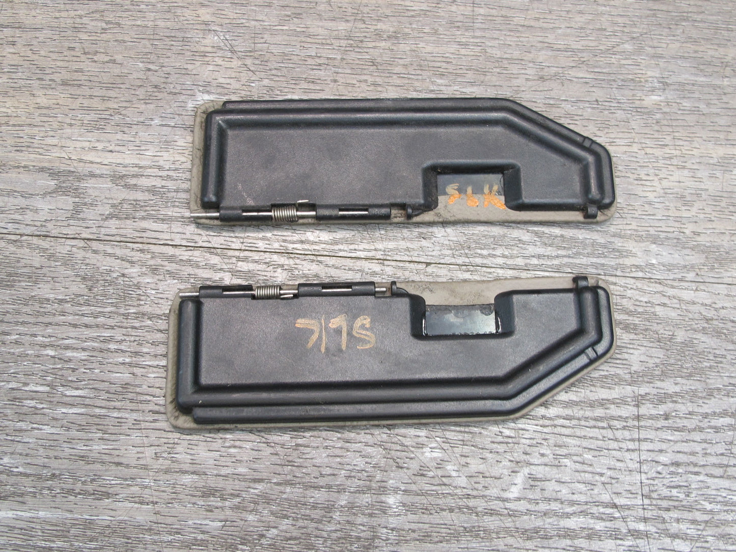 07-12 Mercedes R230 Set of 2 Rear Quarter Hinge Flap Trim Edge Cover Beige OEM