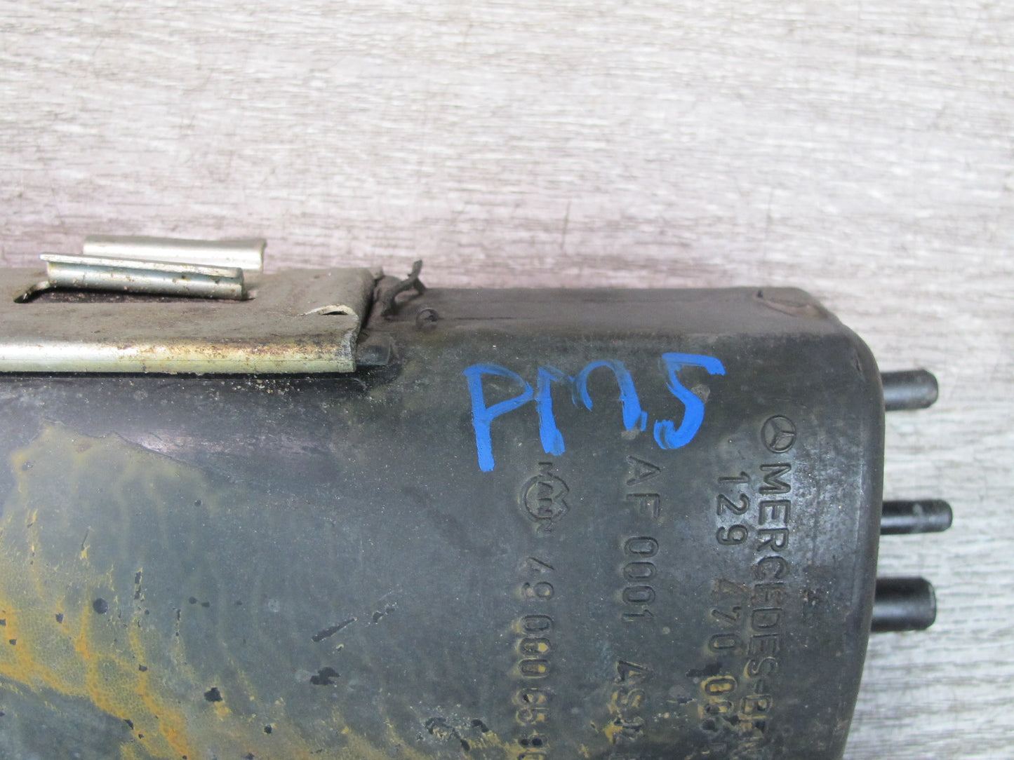 86-91 Mercedes W126 C126 Fuel Evap Vapor Charcoal Canister 1294700059 OEM