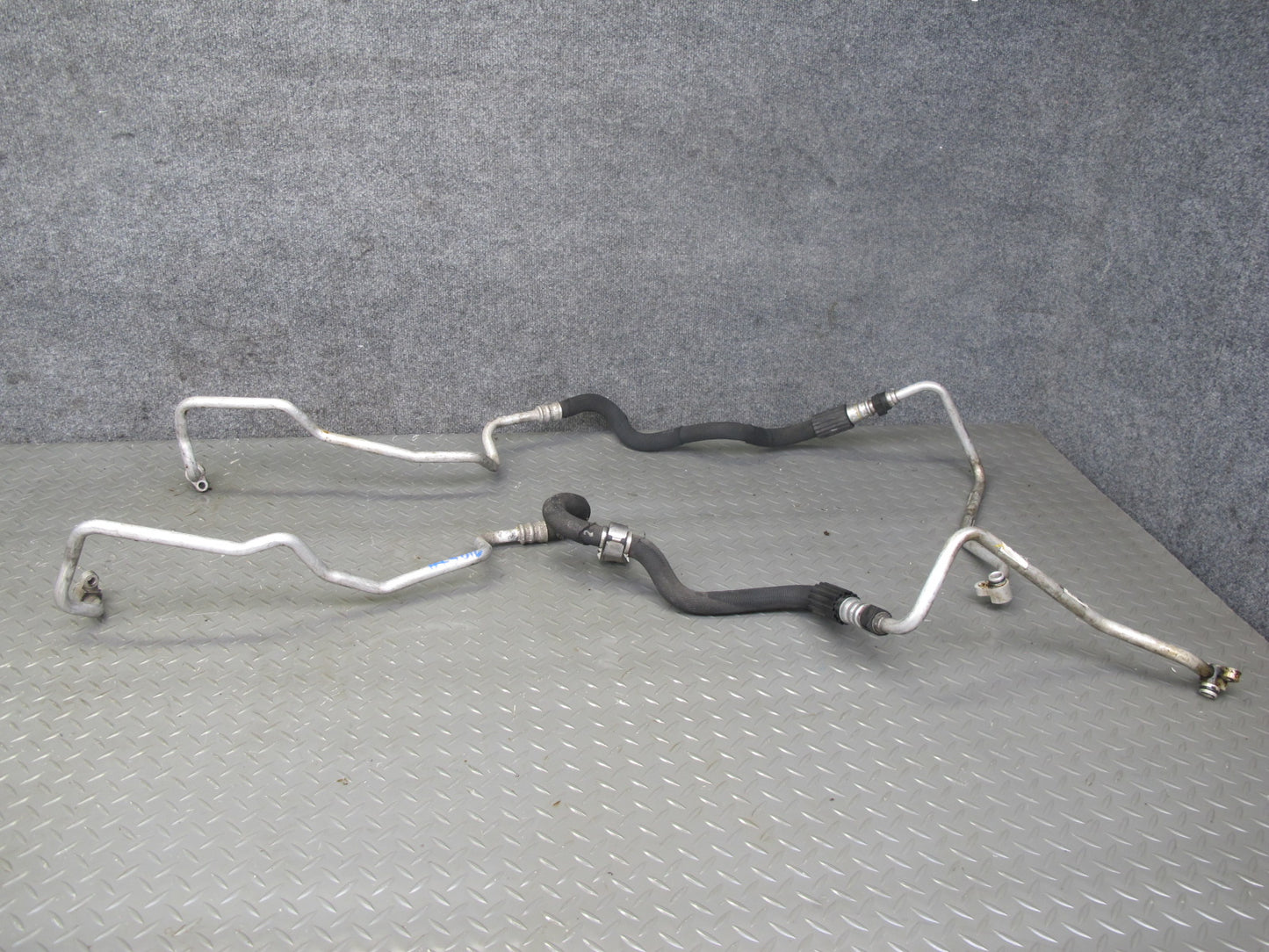 2010-2011 BMW X6 E72 Hybrid 4.4L N63 Engine Oil Cooling Outlet Pipe Line Set