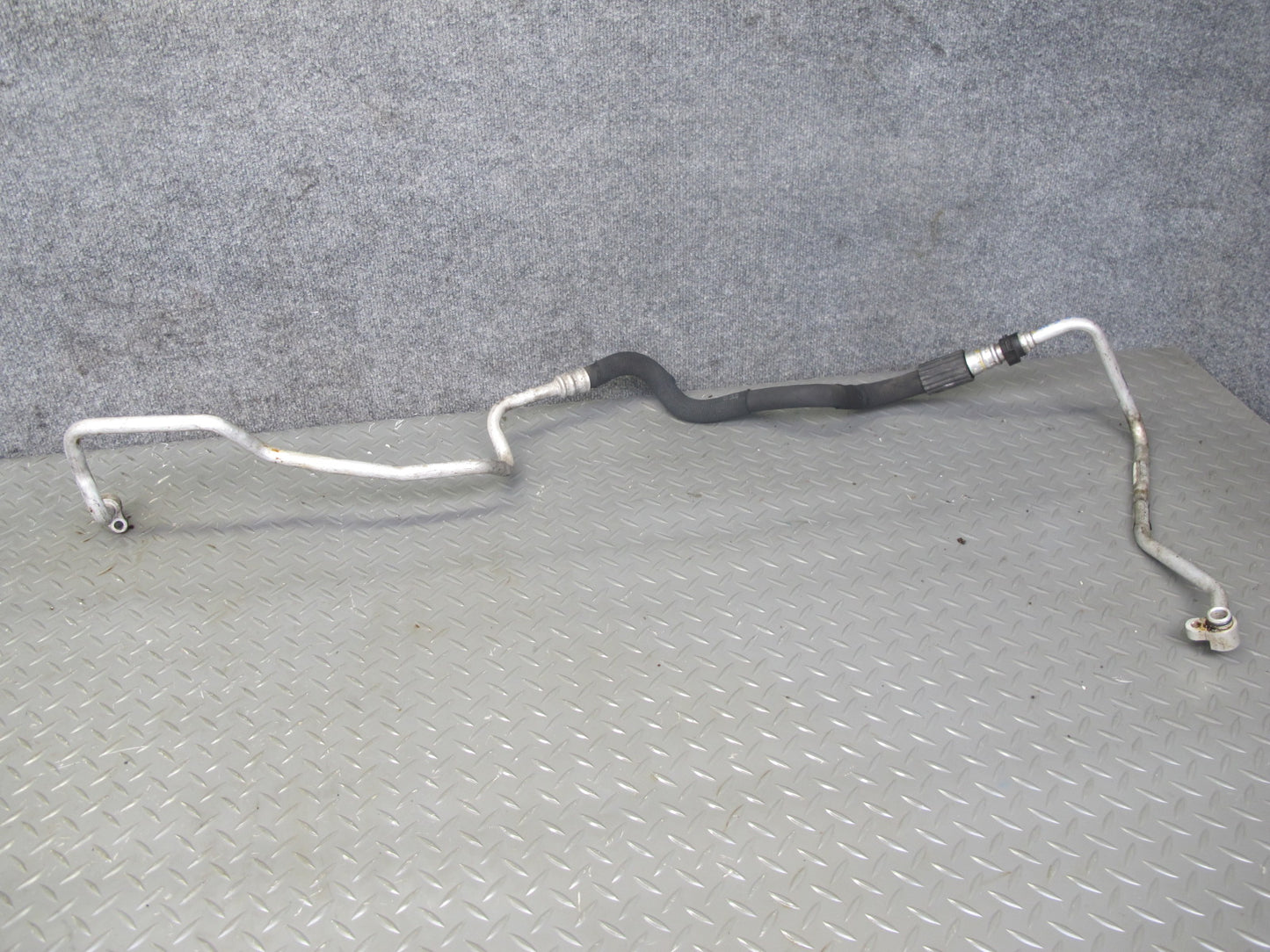 2010-2011 BMW X6 E72 Hybrid 4.4L N63 Engine Oil Cooling Outlet Pipe Line Set