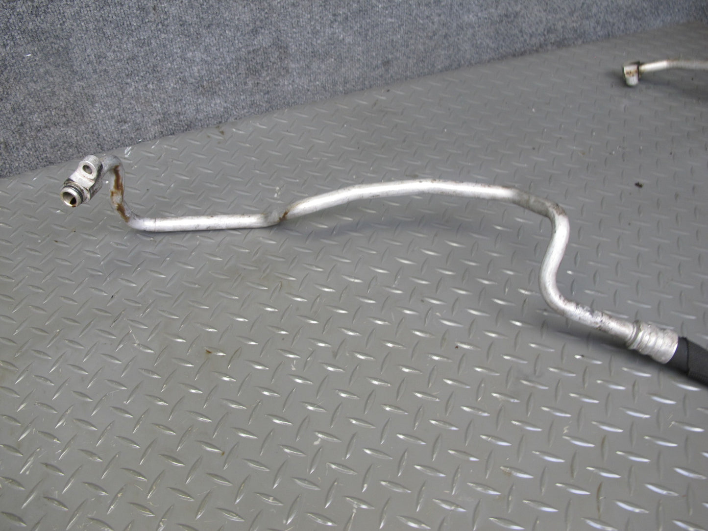 2010-2011 BMW X6 E72 Hybrid 4.4L N63 Engine Oil Cooling Outlet Pipe Line Set