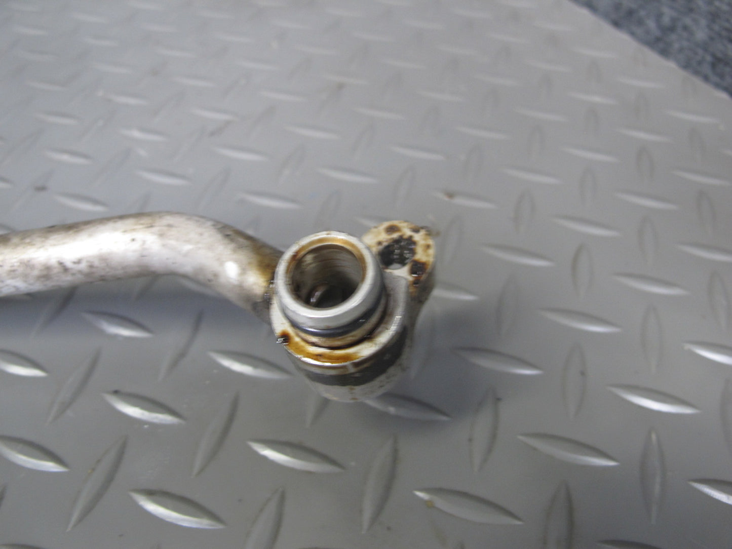 2010-2011 BMW X6 E72 Hybrid 4.4L N63 Engine Oil Cooling Outlet Pipe Line Set