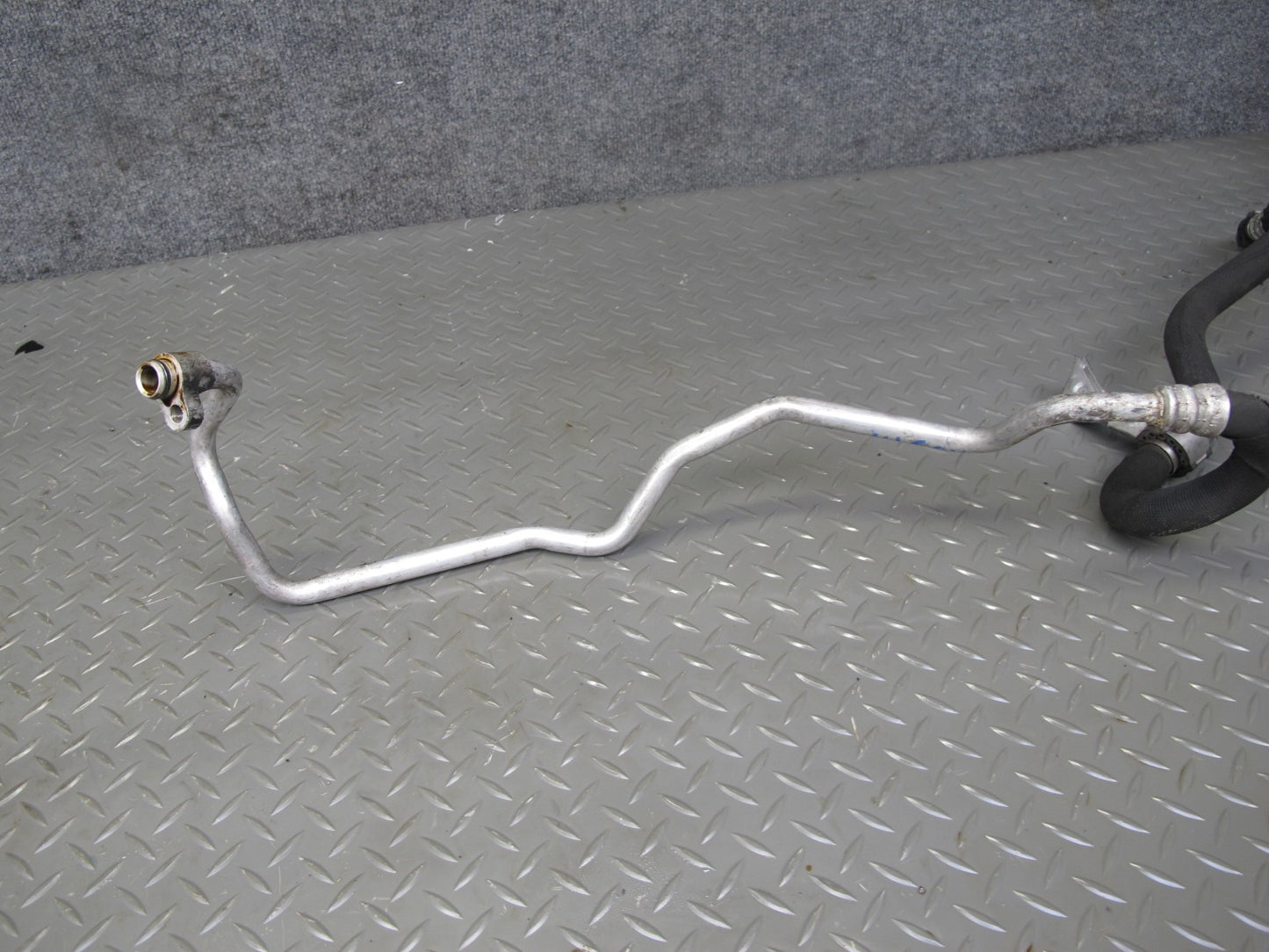 2010-2011 BMW X6 E72 Hybrid 4.4L N63 Engine Oil Cooling Outlet Pipe Line Set