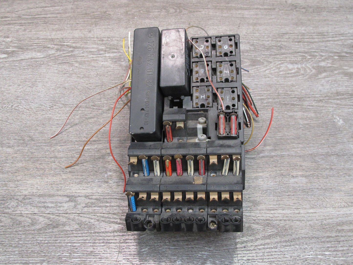 86-91 Mercedes W126 C126 Fuse Relay Box Module OEM