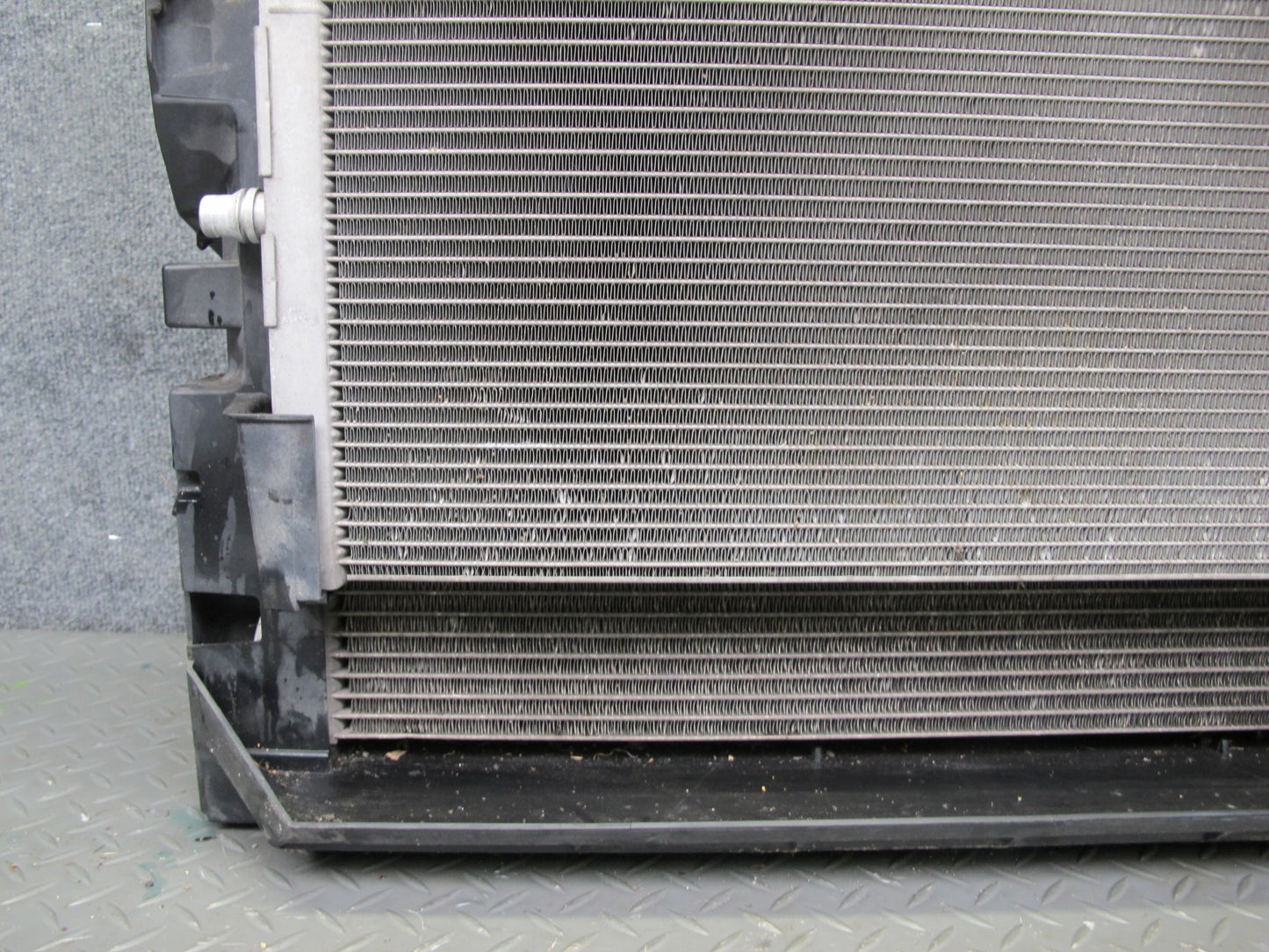 08-14 BMW E71 E72 X6 E70 X5 N63 Engine Cooling Radiator Condenser w Fan Shroud