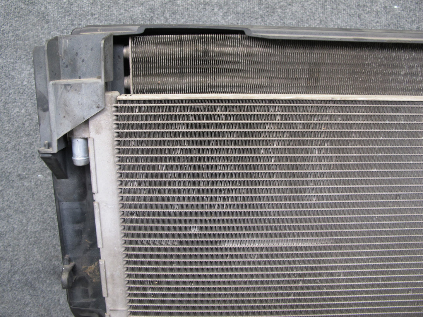 08-14 BMW E71 E72 X6 E70 X5 N63 Engine Cooling Radiator Condenser w Fan Shroud