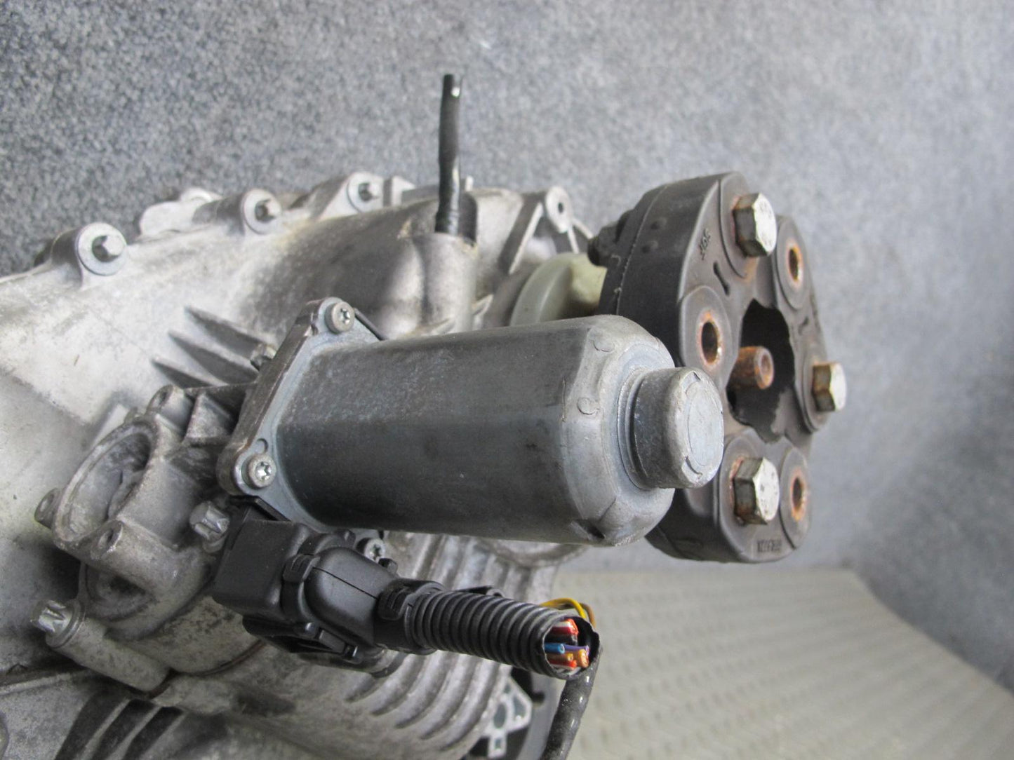 2010-2011 BMW X6 E72 Hybrid AWD Transfer Case Carrier W/ Atuator Motor ATC 700