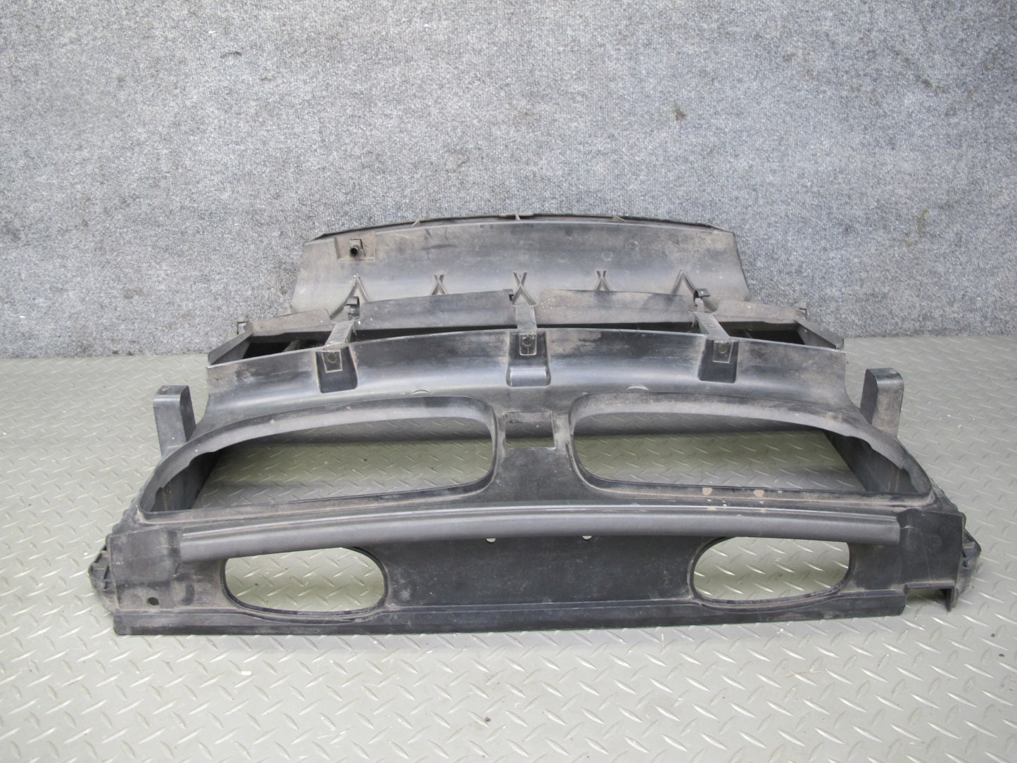 2008-2014 BMW E71 X6 Engine Air Duct Radiator Core Support Shroud Frame Cover