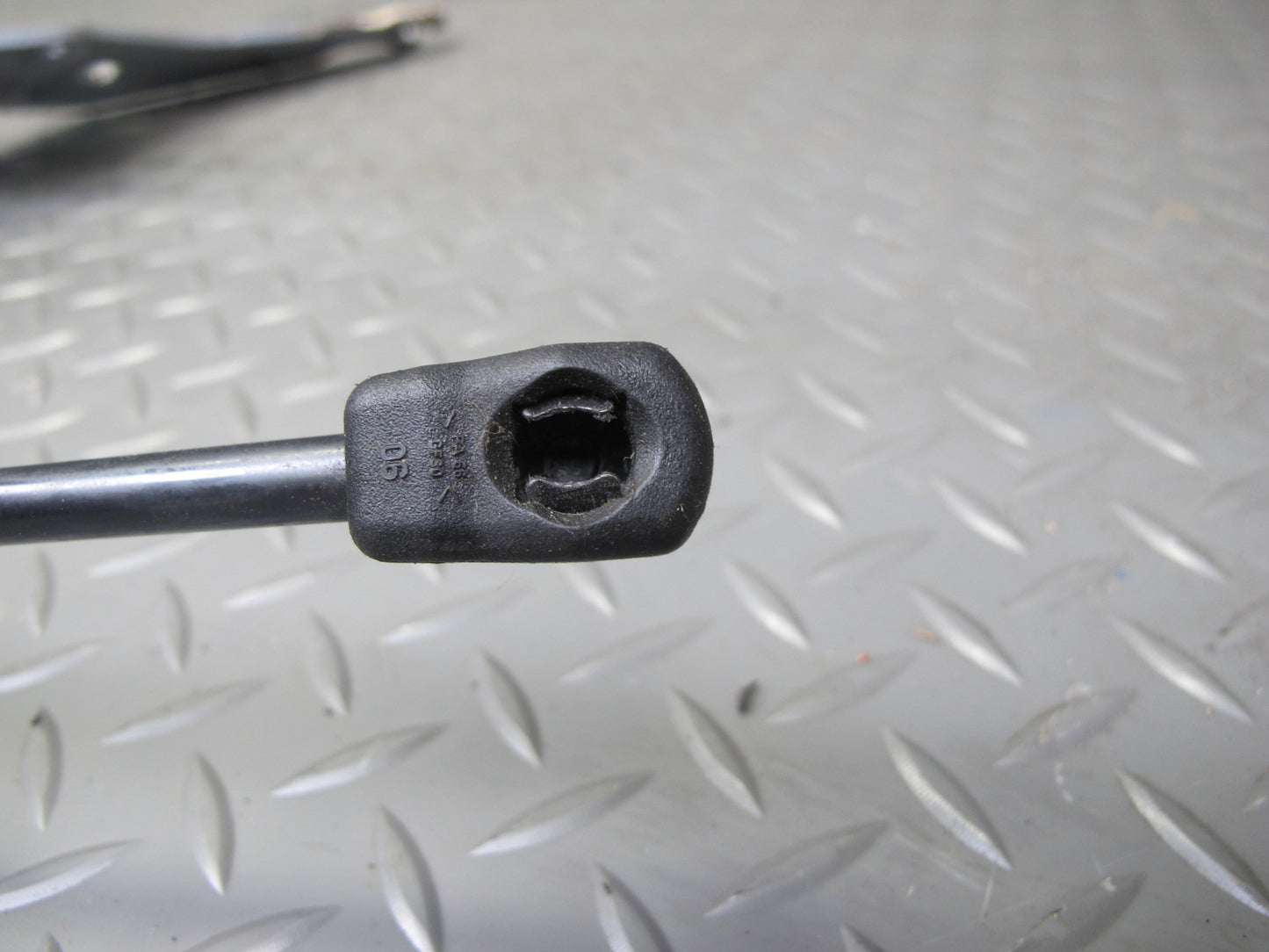 2008-2014 BMW E71 E72 X6 Front Left & Right Hood Hinge w Support Set of 2