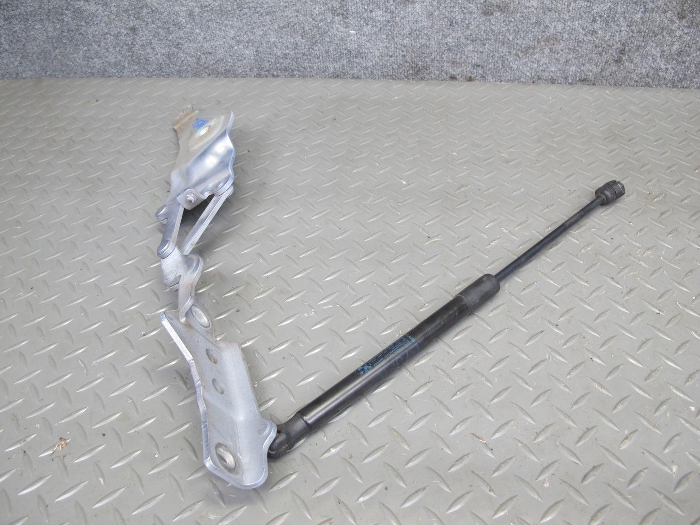 2008-2014 BMW E71 E72 X6 Front Left & Right Hood Hinge w Support Set of 2