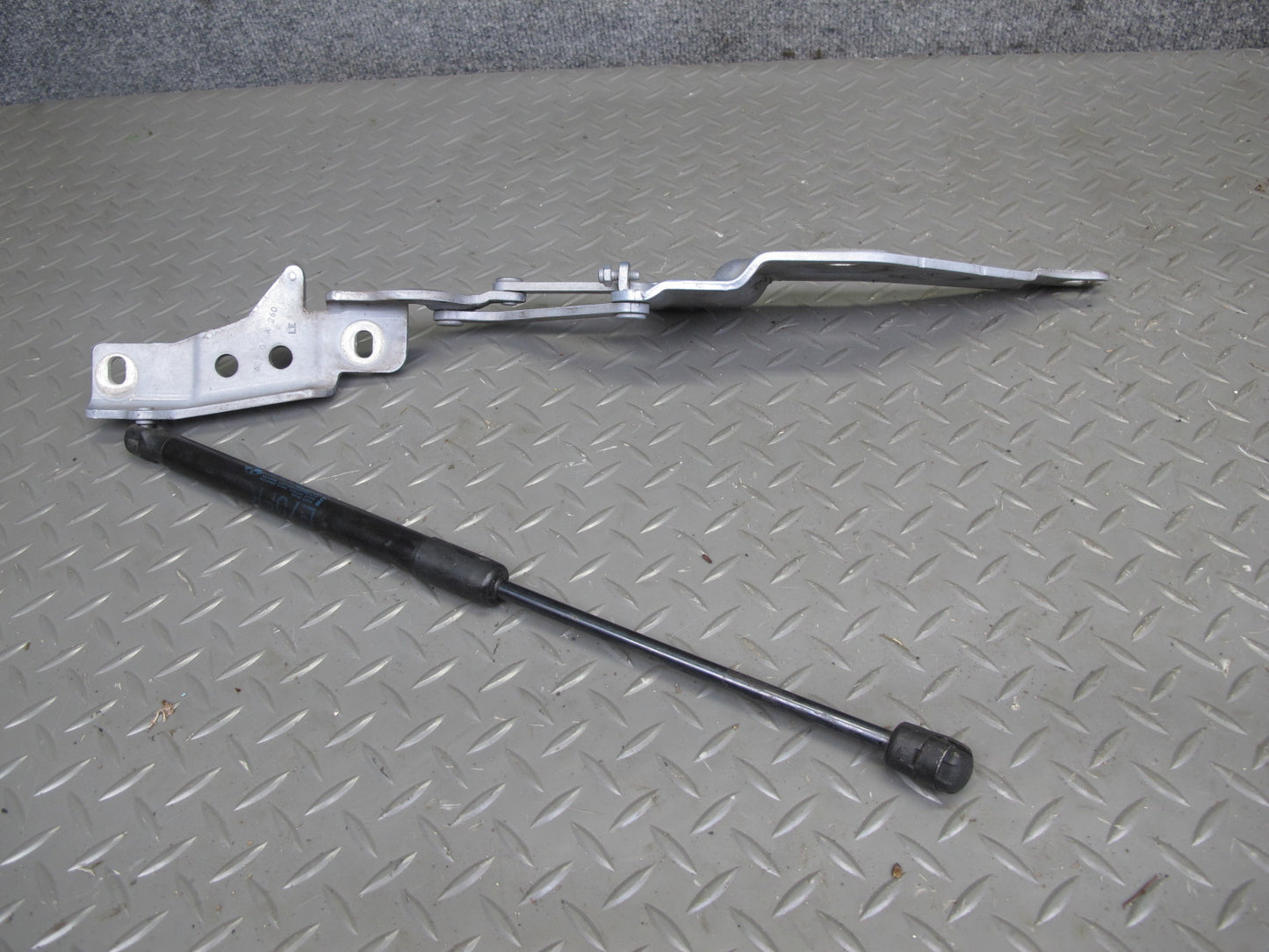 2008-2014 BMW E71 E72 X6 Front Left & Right Hood Hinge w Support Set of 2