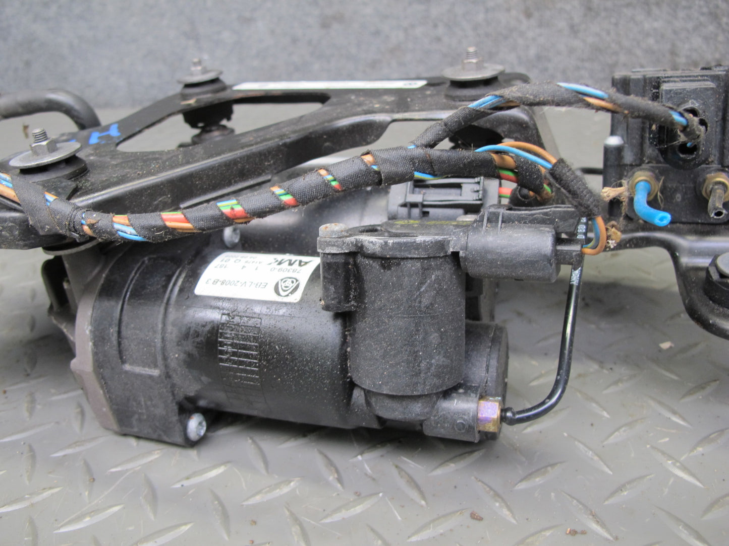 2008-2014 BMW E71 E72 X6 Air Suspension Compressor Pump 6789938