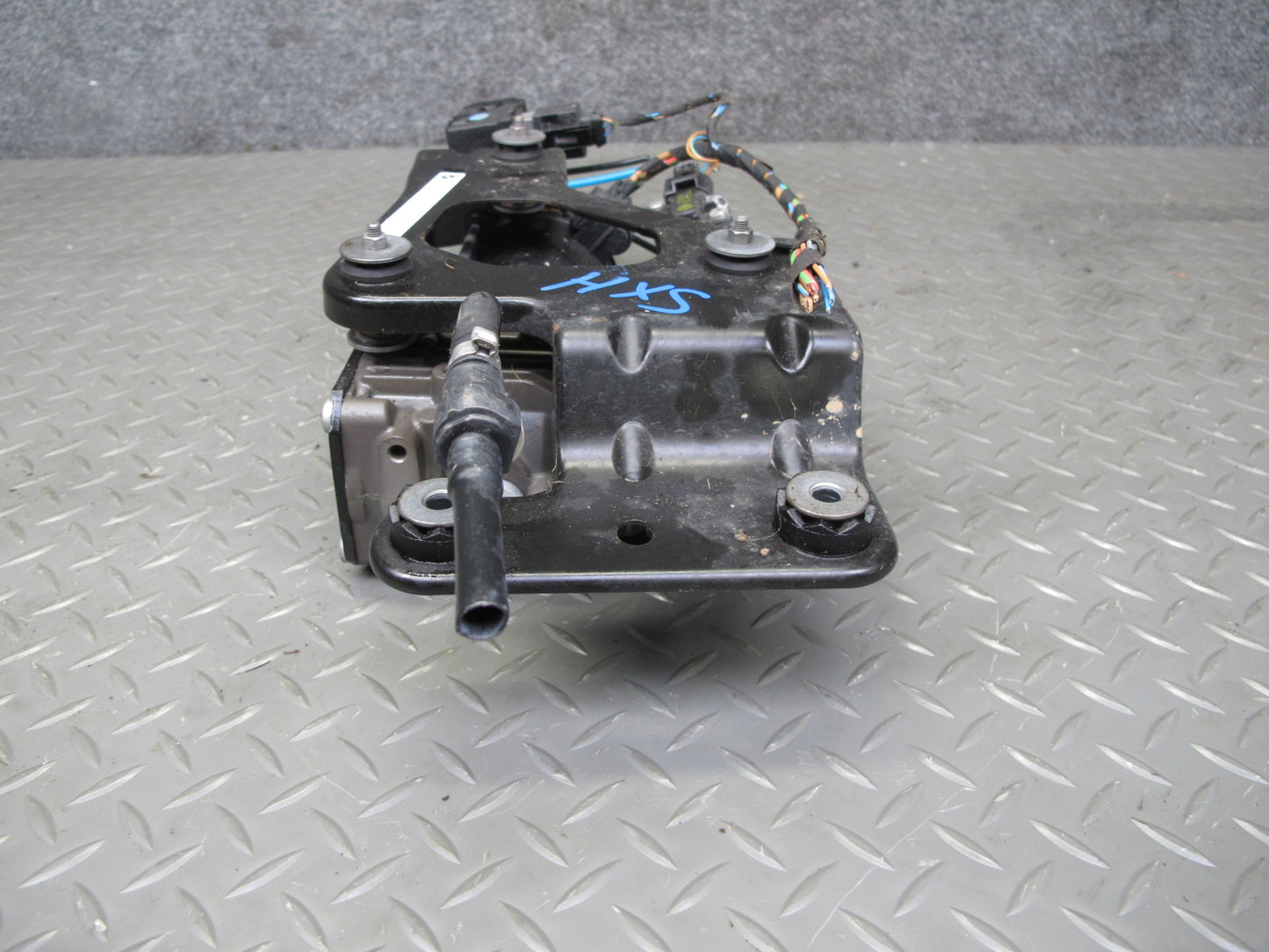 2008-2014 BMW E71 E72 X6 Air Suspension Compressor Pump 6789938