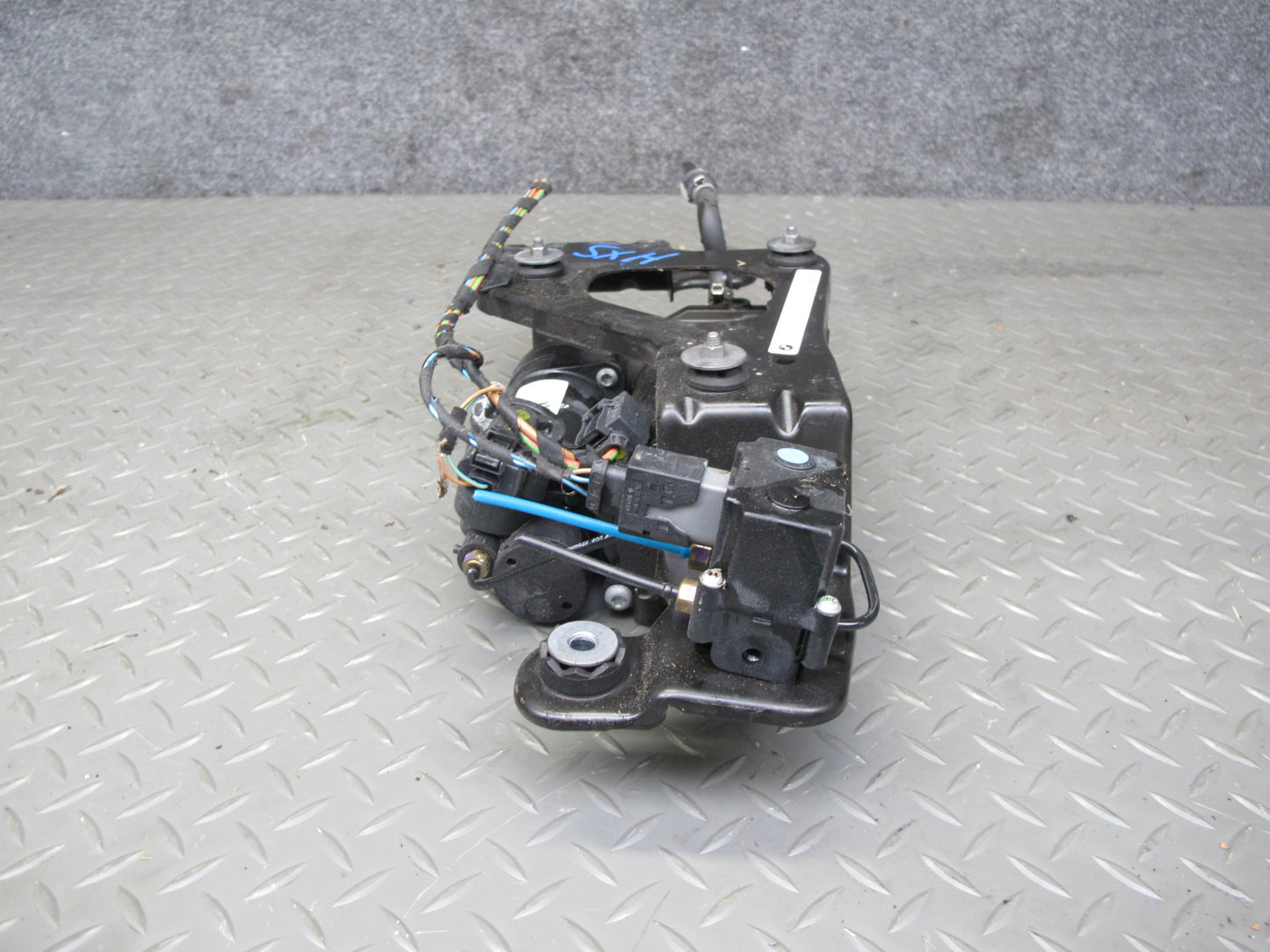 2008-2014 BMW E71 E72 X6 Air Suspension Compressor Pump 6789938