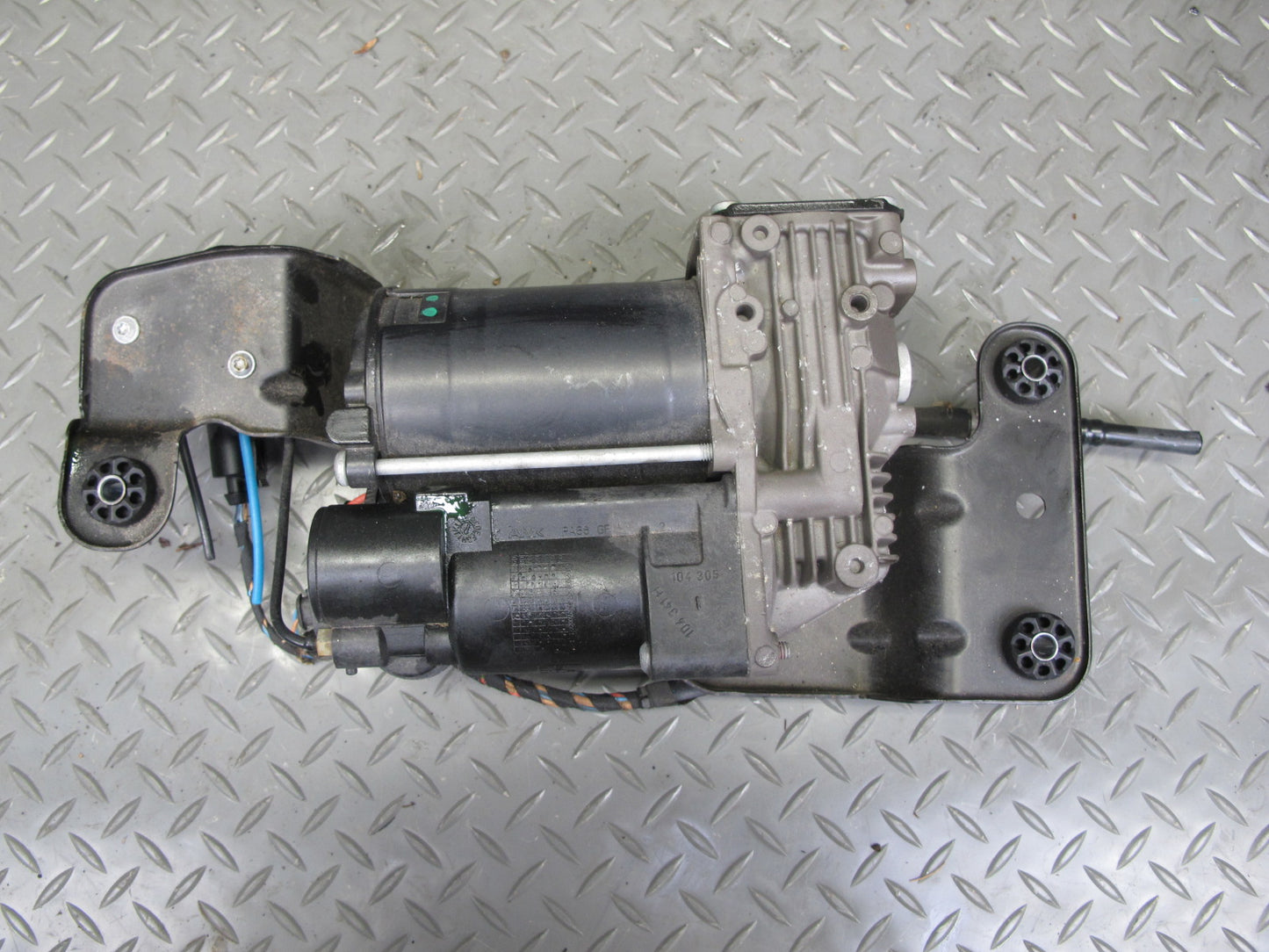2008-2014 BMW E71 E72 X6 Air Suspension Compressor Pump 6789938