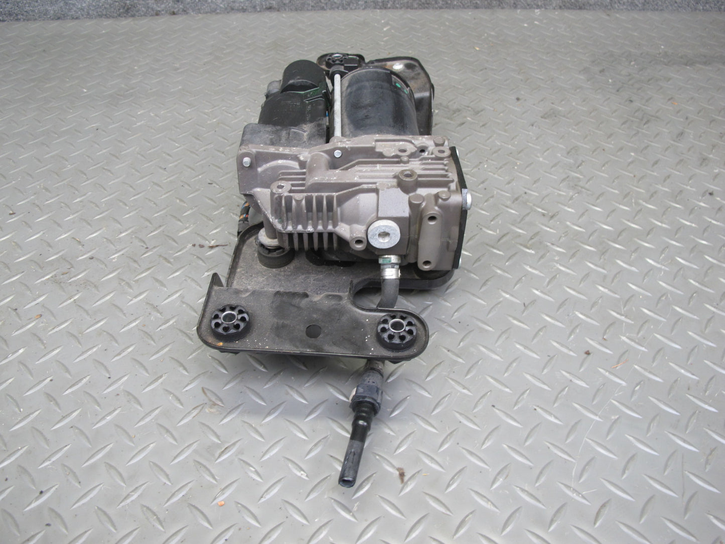 2008-2014 BMW E71 E72 X6 Air Suspension Compressor Pump 6789938
