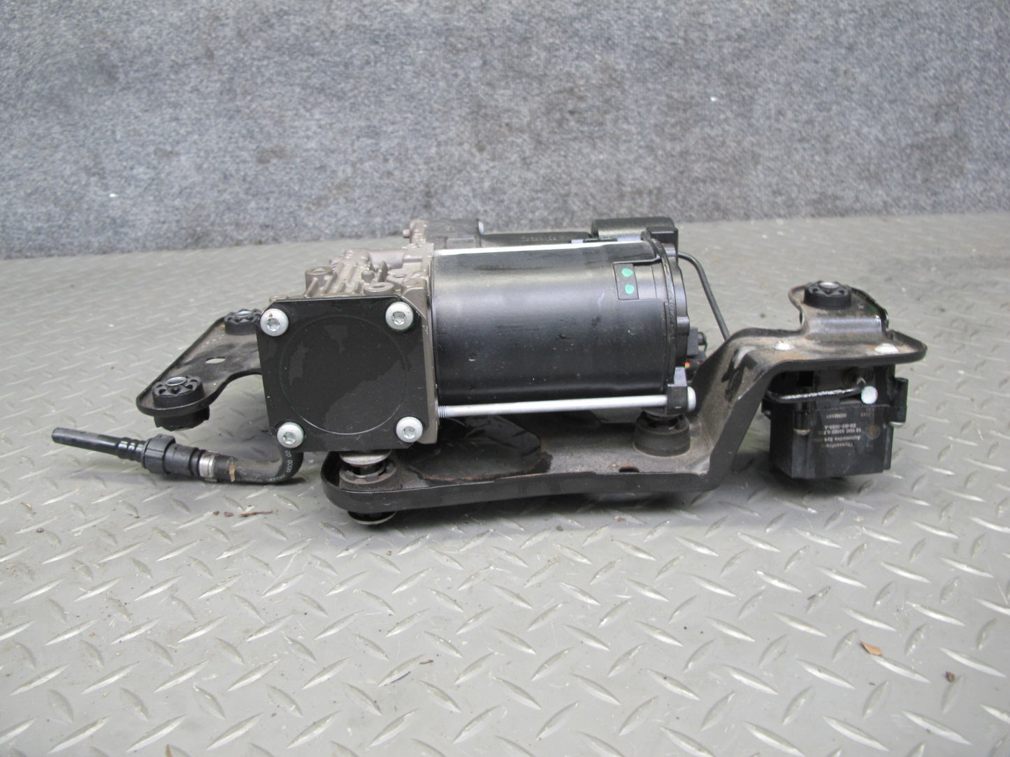 2008-2014 BMW E71 E72 X6 Air Suspension Compressor Pump 6789938