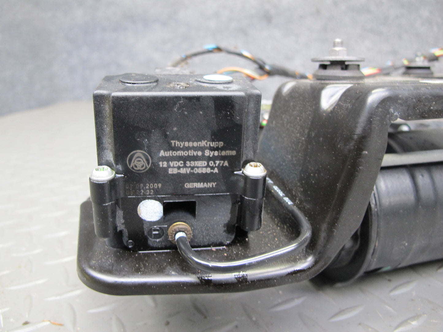2008-2014 BMW E71 E72 X6 Air Suspension Compressor Pump 6789938