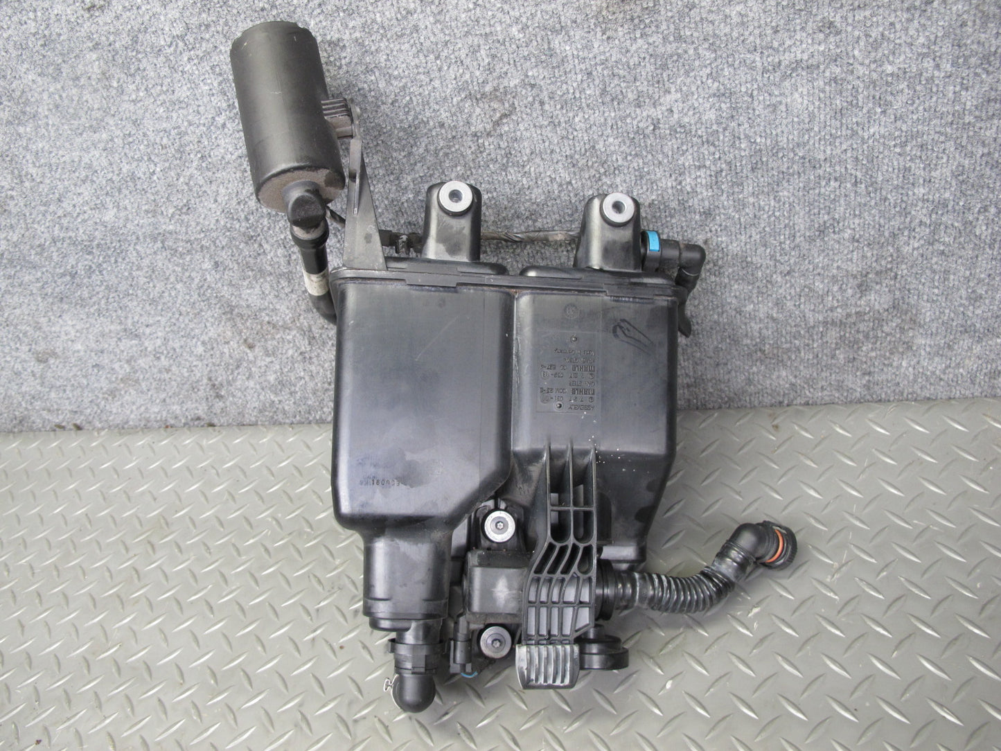 2010-2011 BMW E72 X6 Hybrid Fuel Evap Vapor Charcoal Canister 7217031