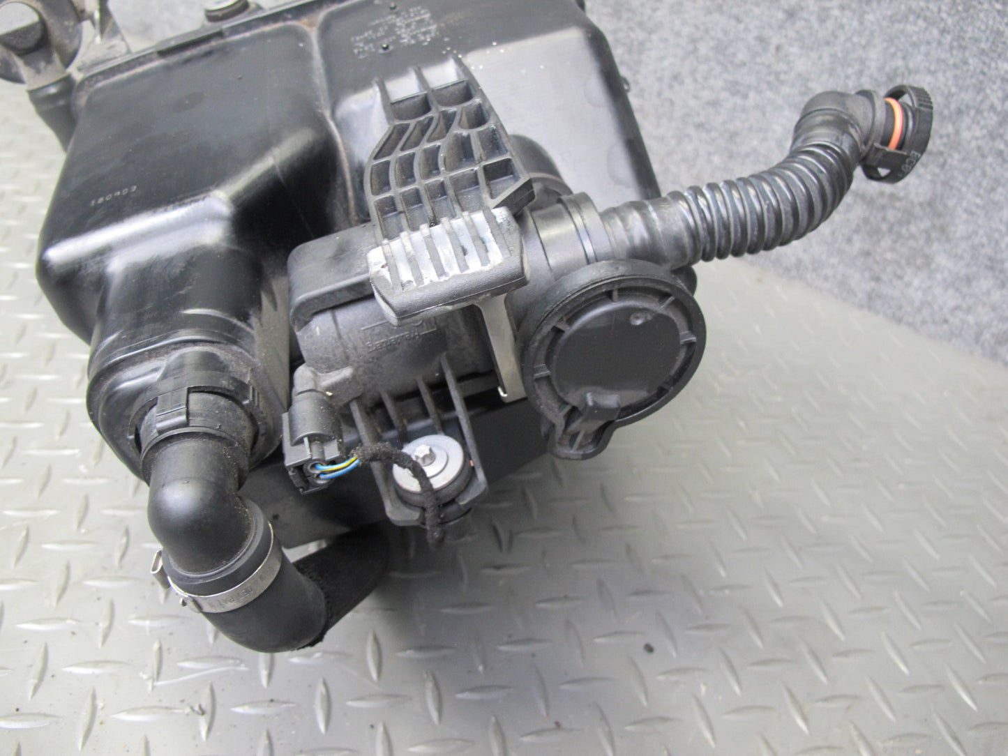 2010-2011 BMW E72 X6 Hybrid Fuel Evap Vapor Charcoal Canister 7217031