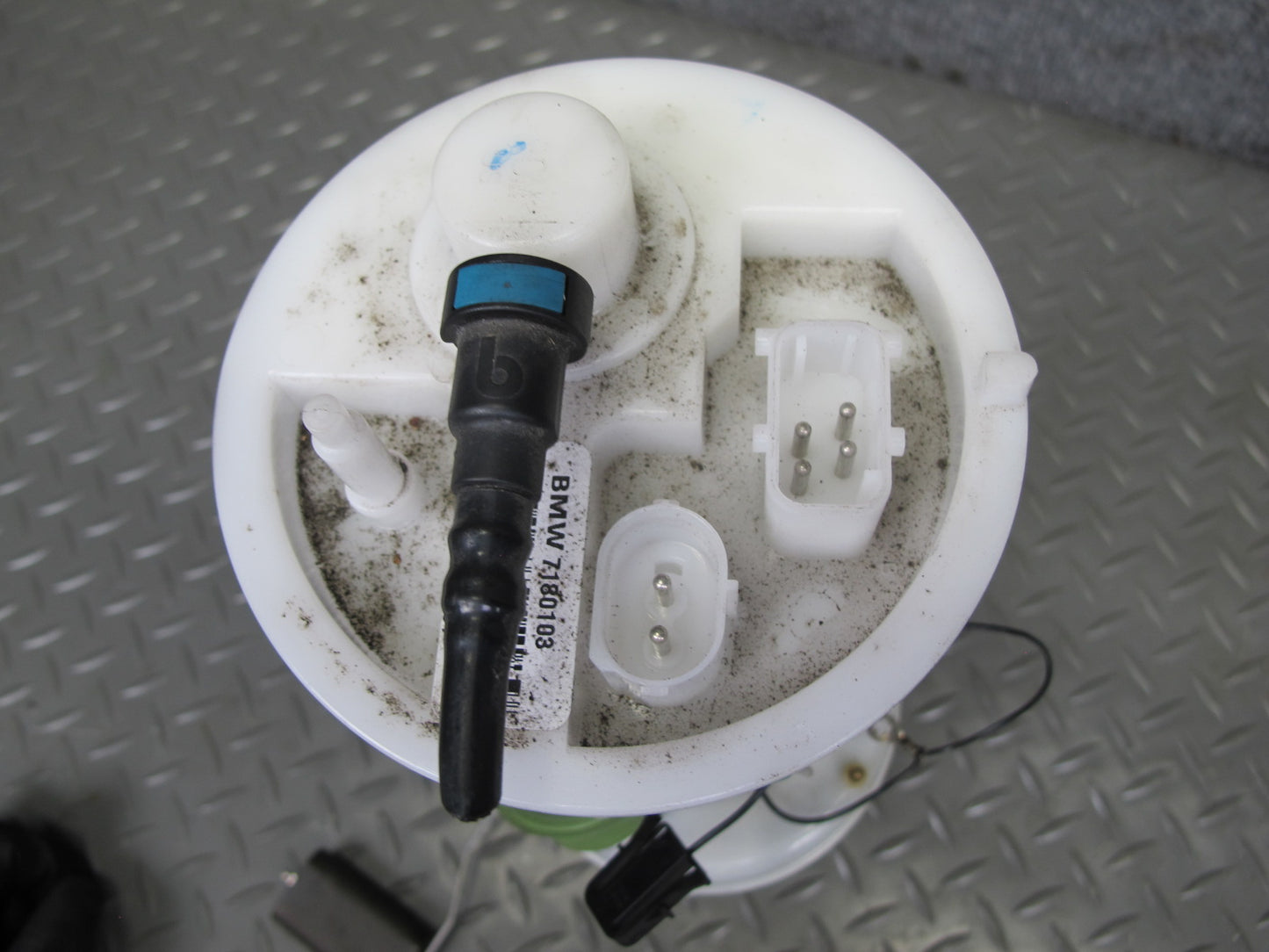2008-2014 BMW E71 E72 X6 4.4L Fuel Pump Level Sensor Sending Unit Set of 2