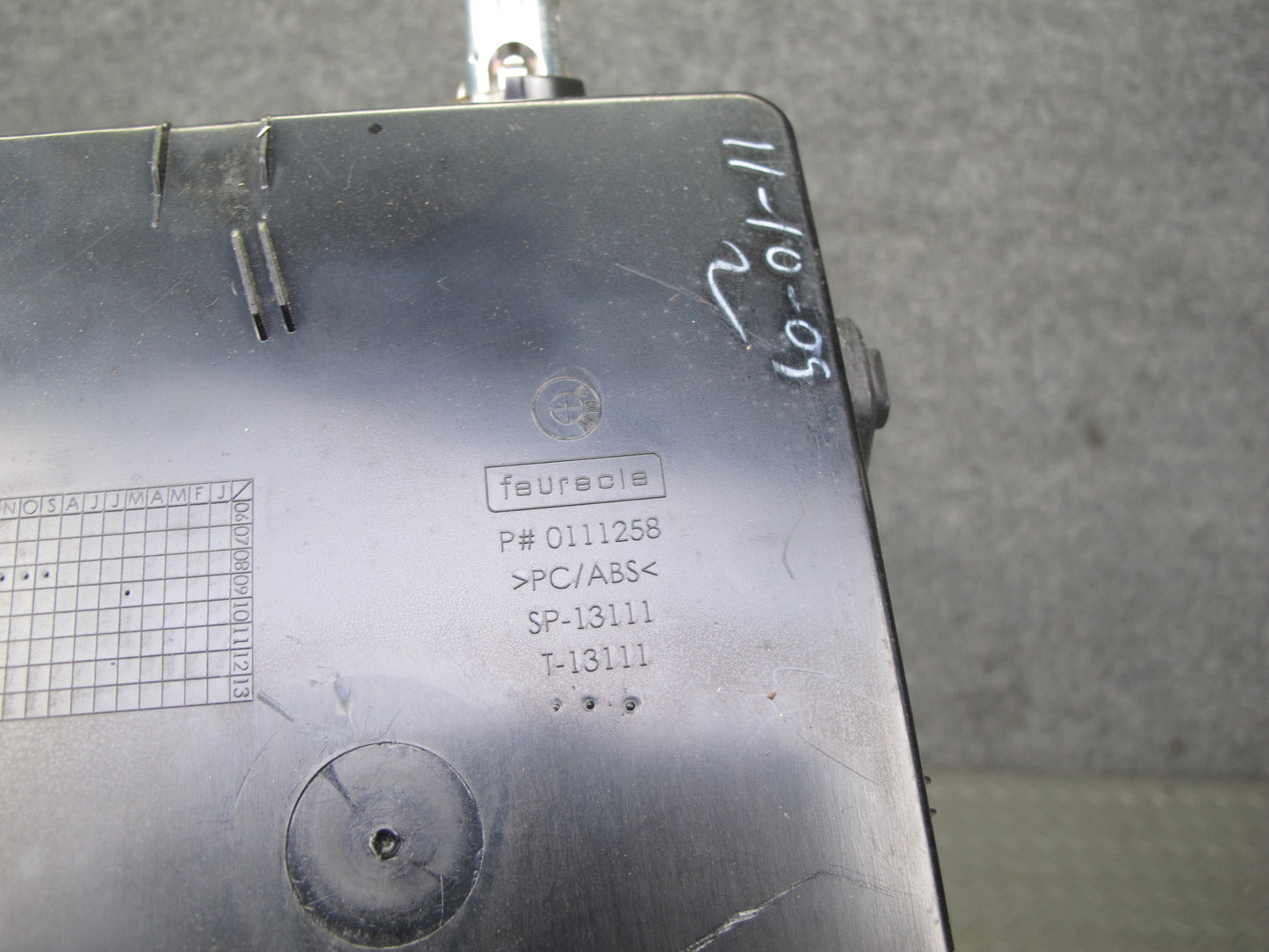 2008-2014 BMW E71 E72 X6 Center Console Leather Armrest Compartment Storage OEM