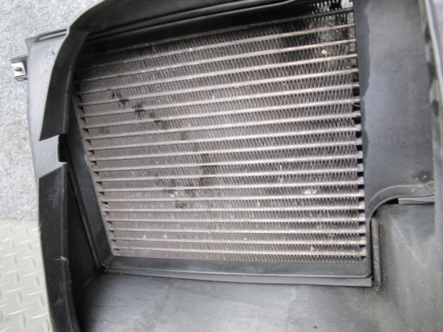 2008-2014 BMW E71 E72 X6 4.4L N63 Engine Right Oil Cooler Radiator w Shroud