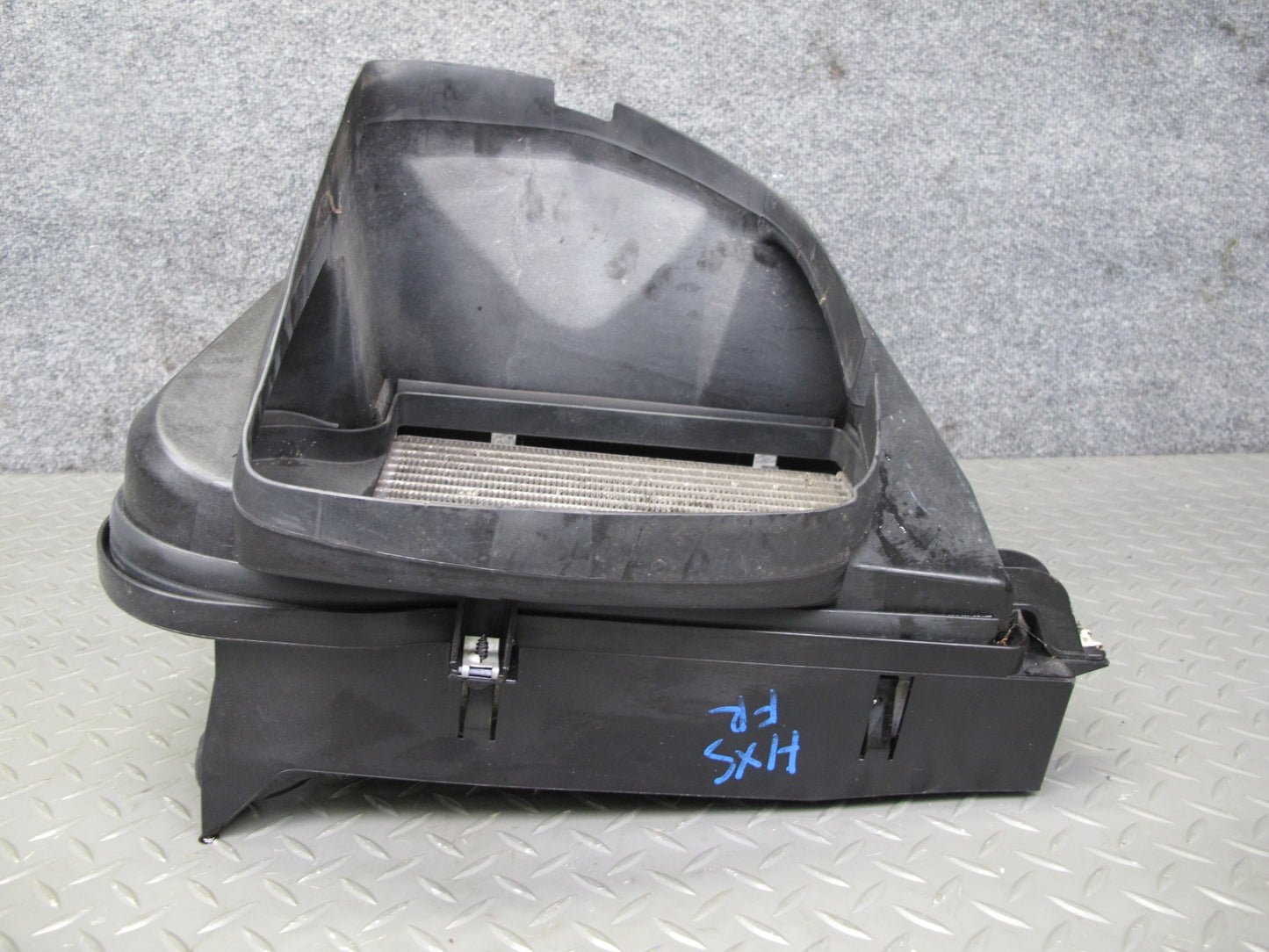 2008-2014 BMW E71 E72 X6 4.4L N63 Engine Right Oil Cooler Radiator w Shroud