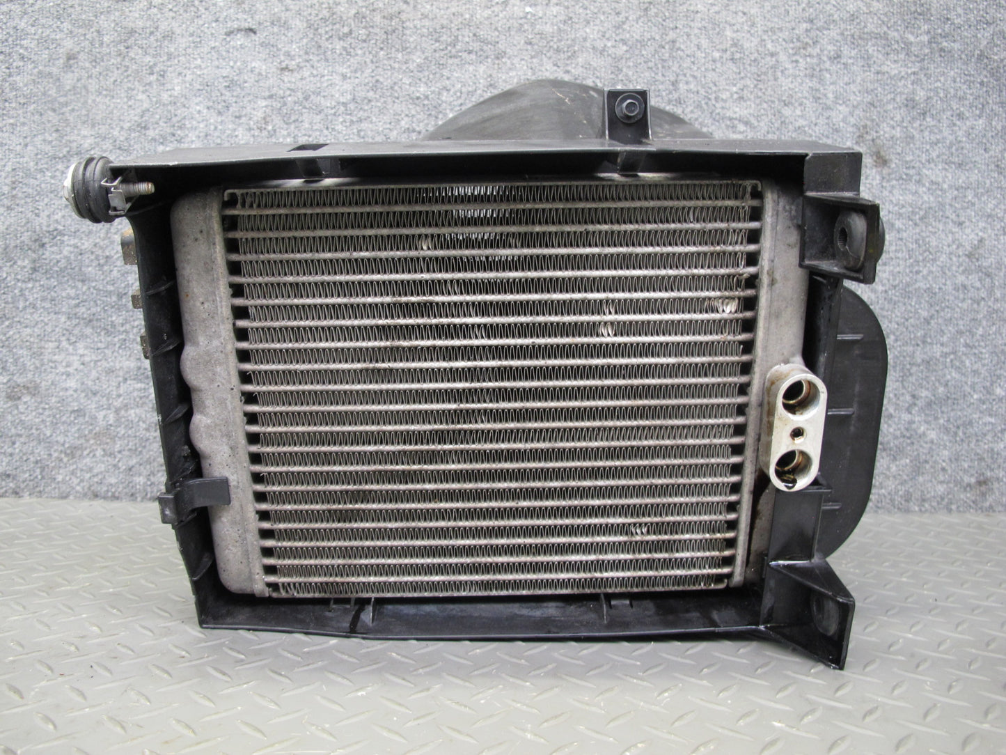 2008-2014 BMW E71 E72 X6 4.4L N63 Engine Right Oil Cooler Radiator w Shroud