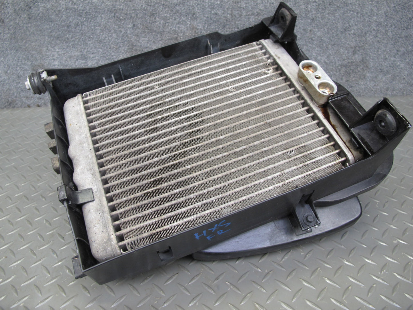 2008-2014 BMW E71 E72 X6 4.4L N63 Engine Right Oil Cooler Radiator w Shroud
