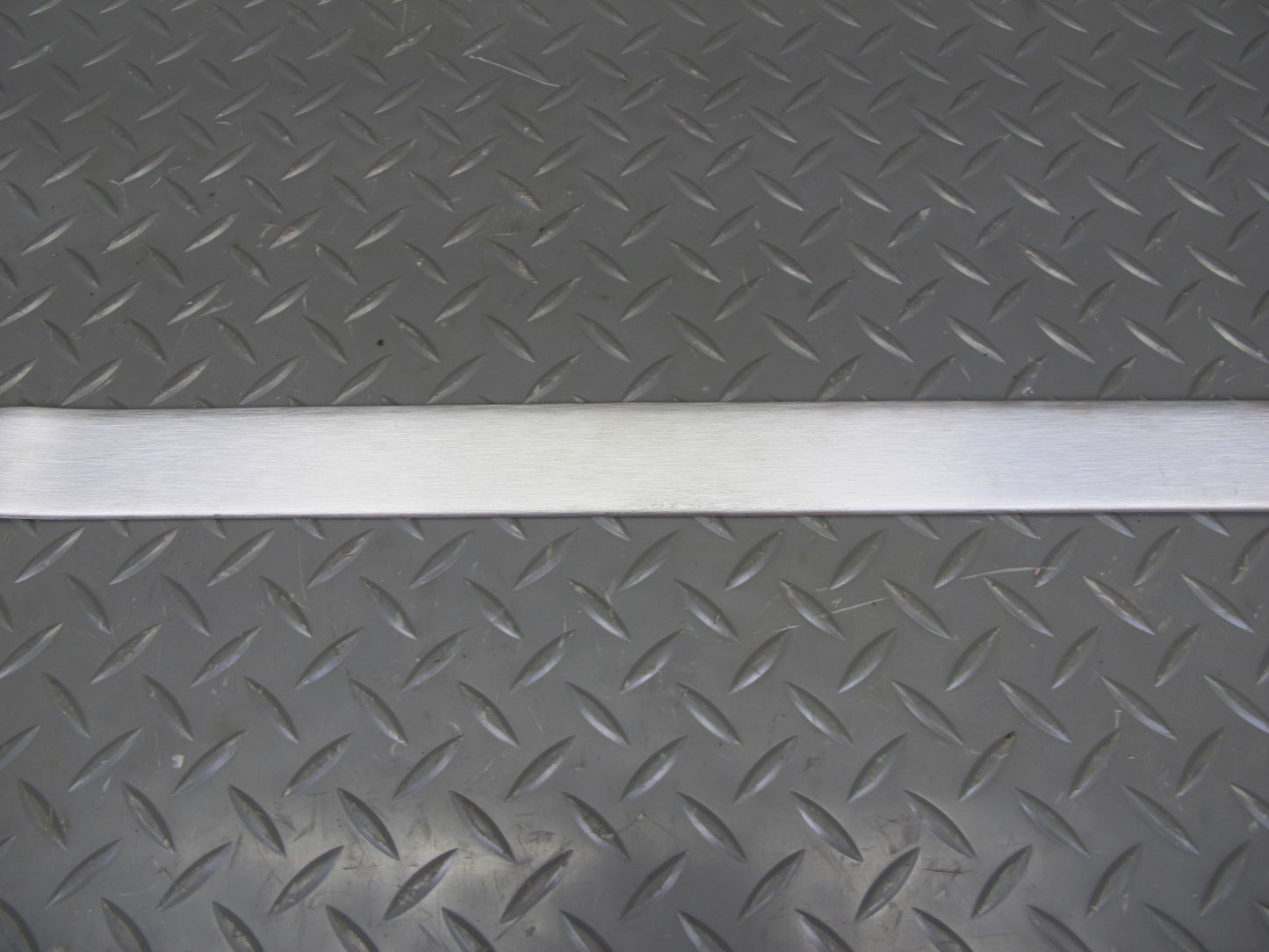 2010-2011 BMW E72 X6 Hybrid Rear Trunk Lid Tailgate Lower Trim Molding