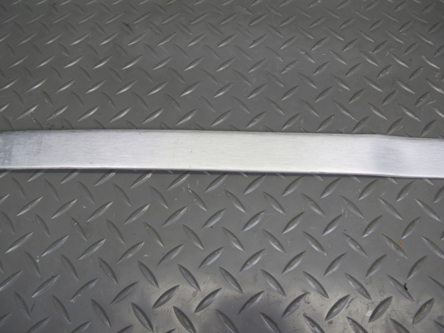 2010-2011 BMW E72 X6 Hybrid Rear Trunk Lid Tailgate Lower Trim Molding