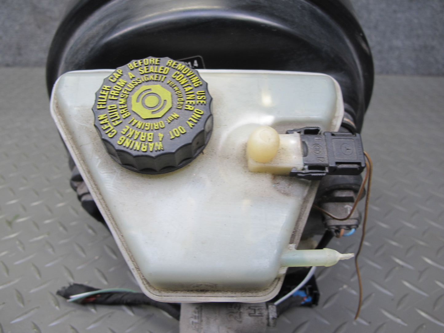 98-99 Mercedes W140 S500 Brake Master Cylinder Booster Reservoir w Module OEM
