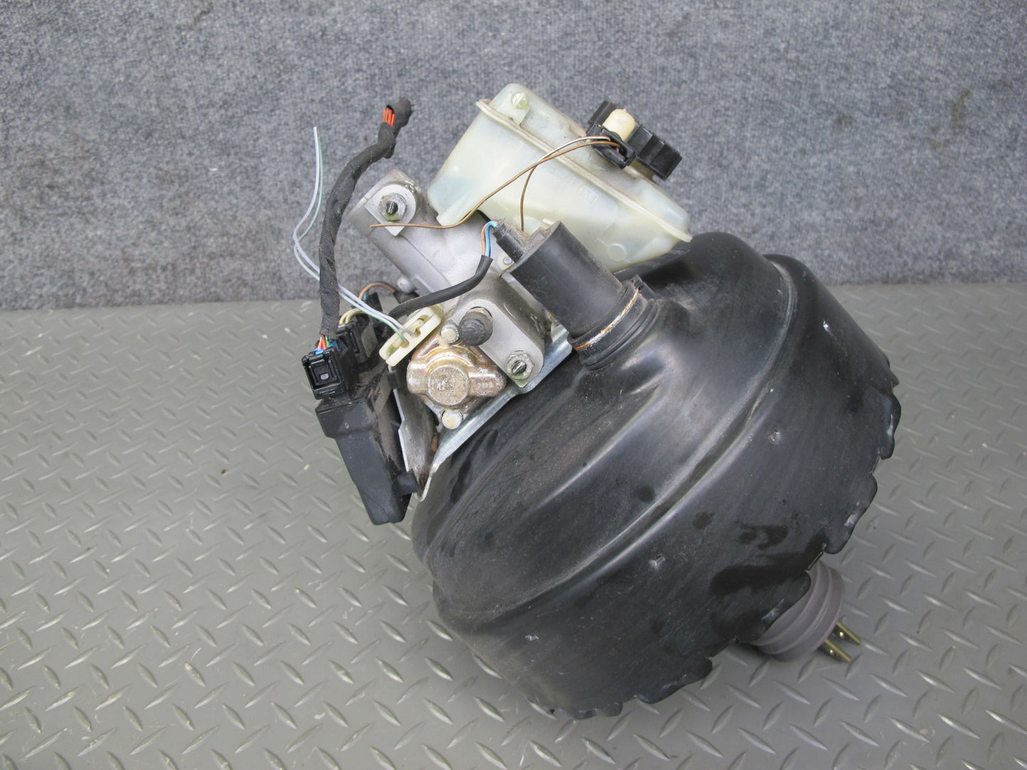 98-99 Mercedes W140 S500 Brake Master Cylinder Booster Reservoir w Module OEM