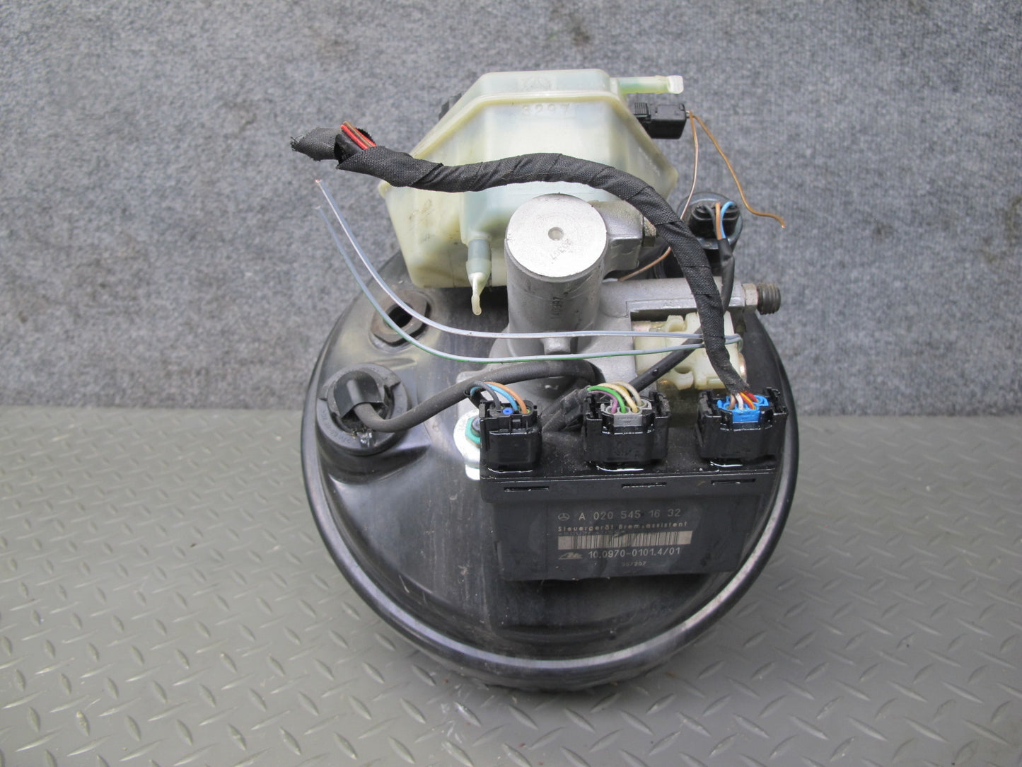 98-99 Mercedes W140 S500 Brake Master Cylinder Booster Reservoir w Module OEM
