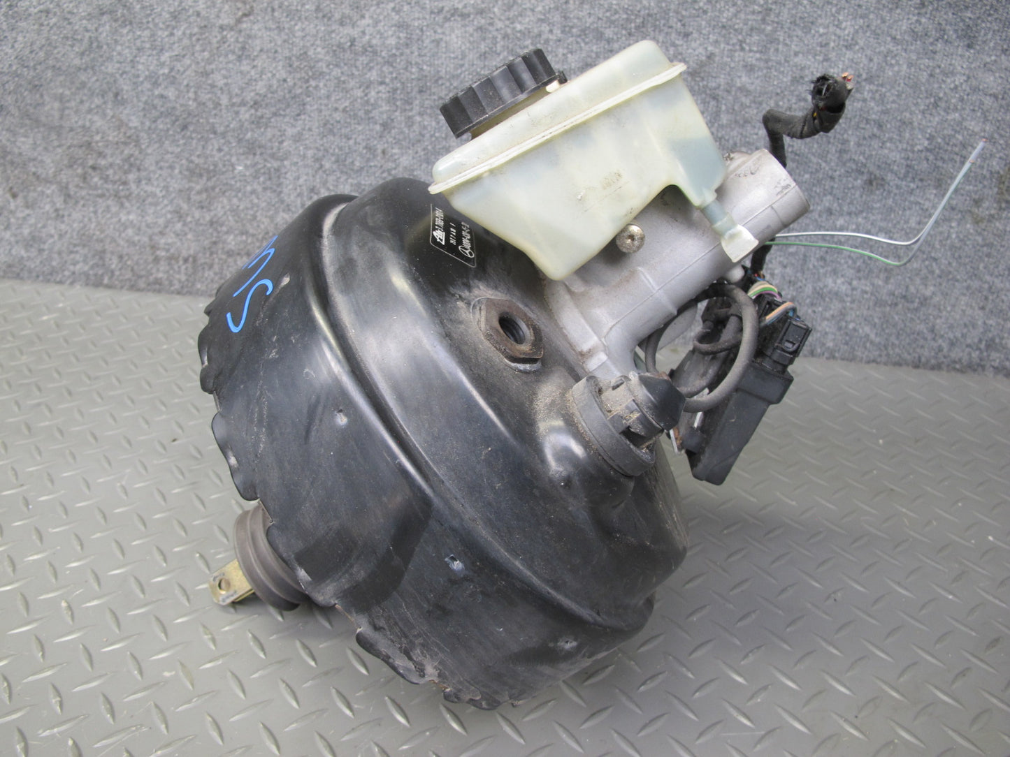 98-99 Mercedes W140 S500 Brake Master Cylinder Booster Reservoir w Module OEM