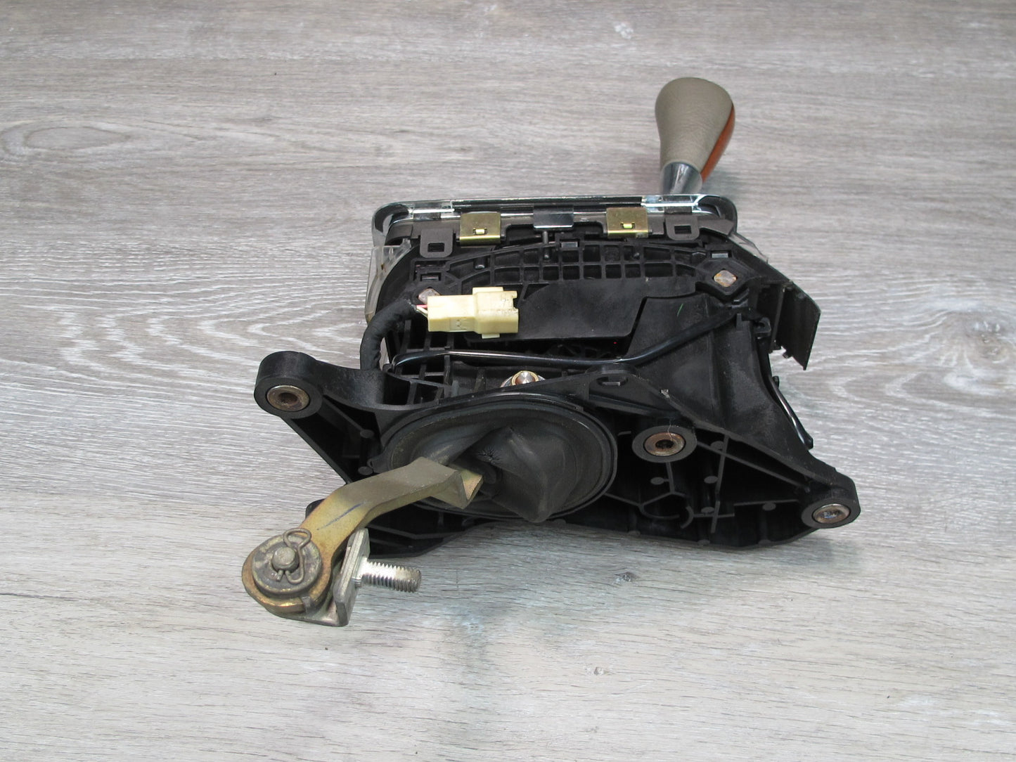 01-03 Lexus UCF30L LS430 A/T Automatic Transmission Shifter Assembly OEM