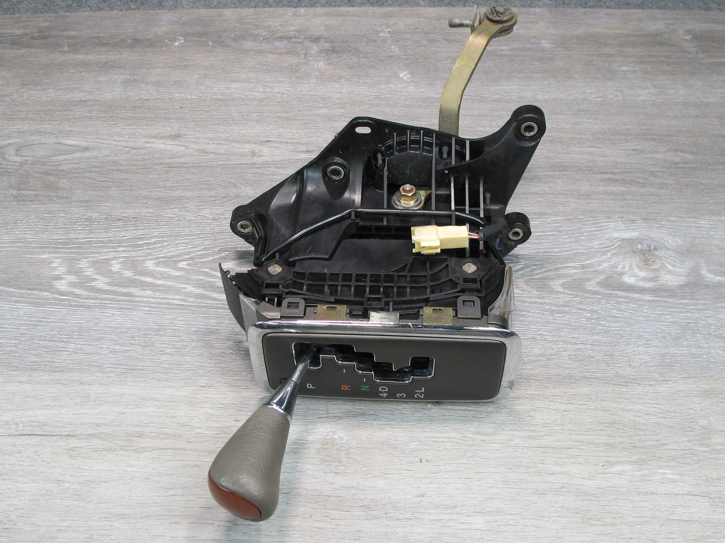 01-03 Lexus UCF30L LS430 A/T Automatic Transmission Shifter Assembly OEM
