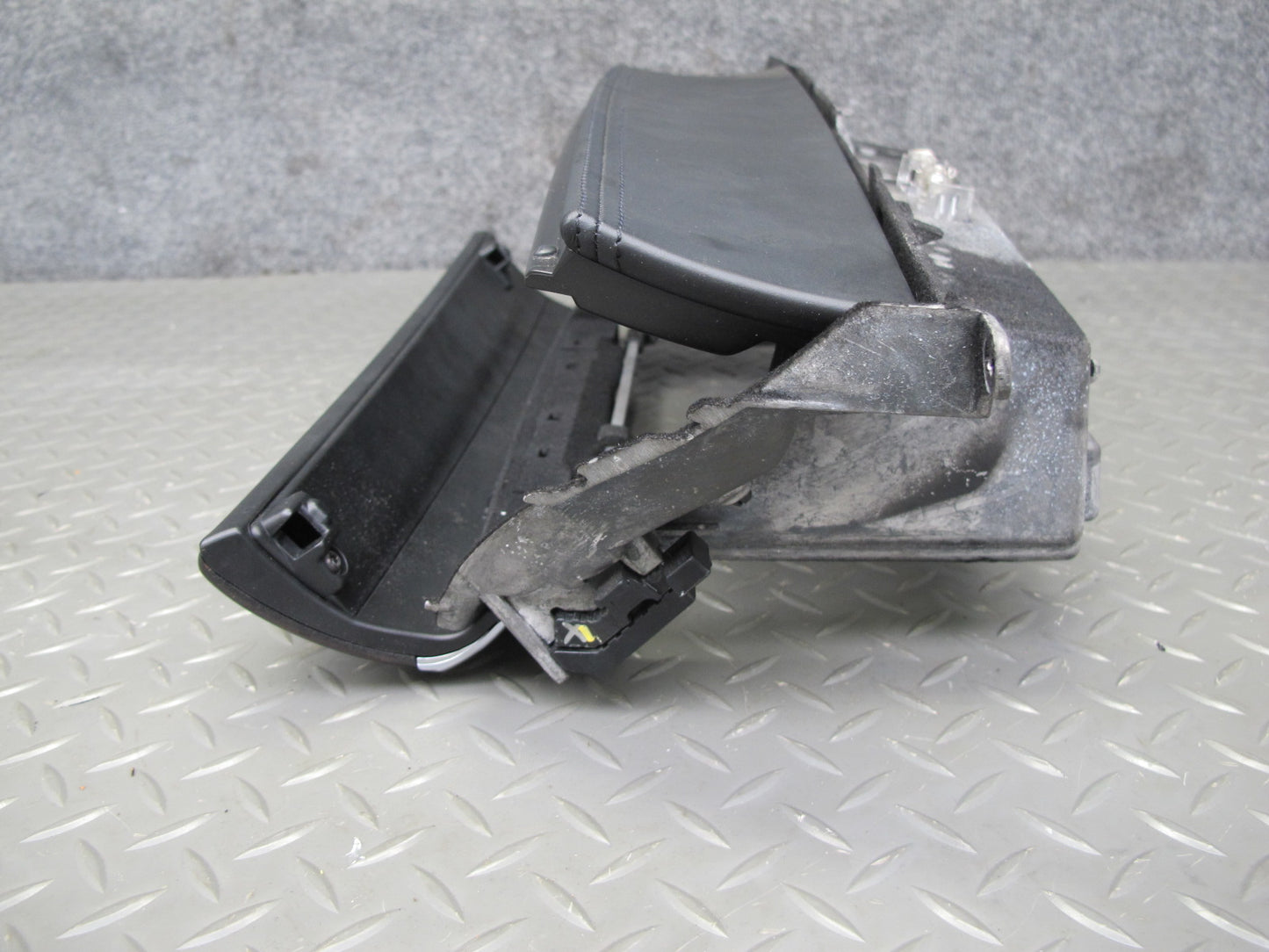 2008-2014 BMW E71 E72 X6 Dash Glove Box Storage Door Lid Cover