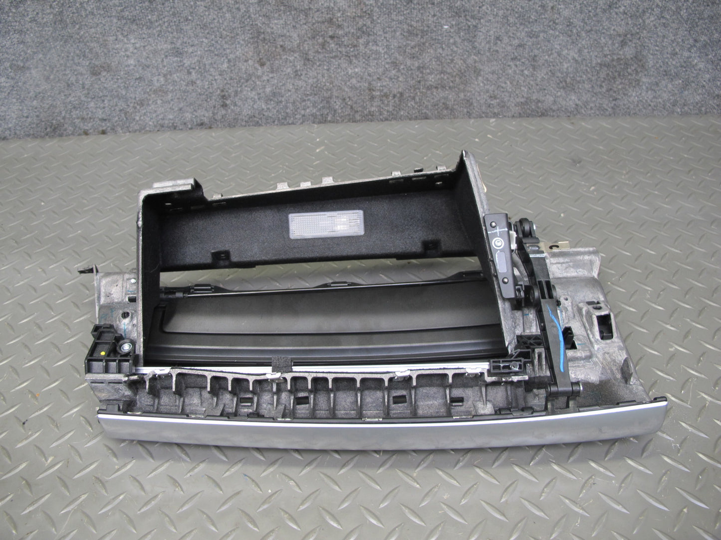 2008-2014 BMW E71 E72 X6 Dash Glove Box Storage Door Lid Cover