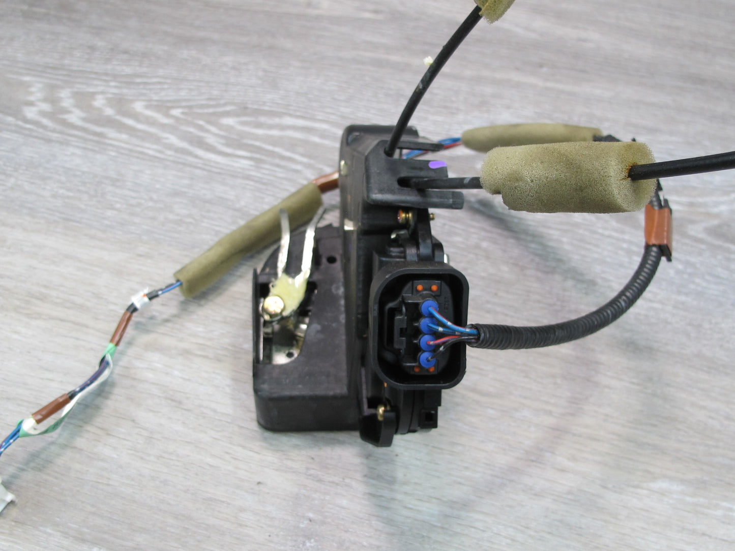 02-06 Lexus UCF30L LS430 Rear Right Door Lock Latch Actuator NO Soft Close OEM