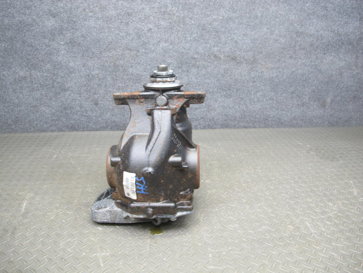 2010-2011 BMW X6 E71 E72 Rear Axle Differential Carrier Gear Ratio 3.64