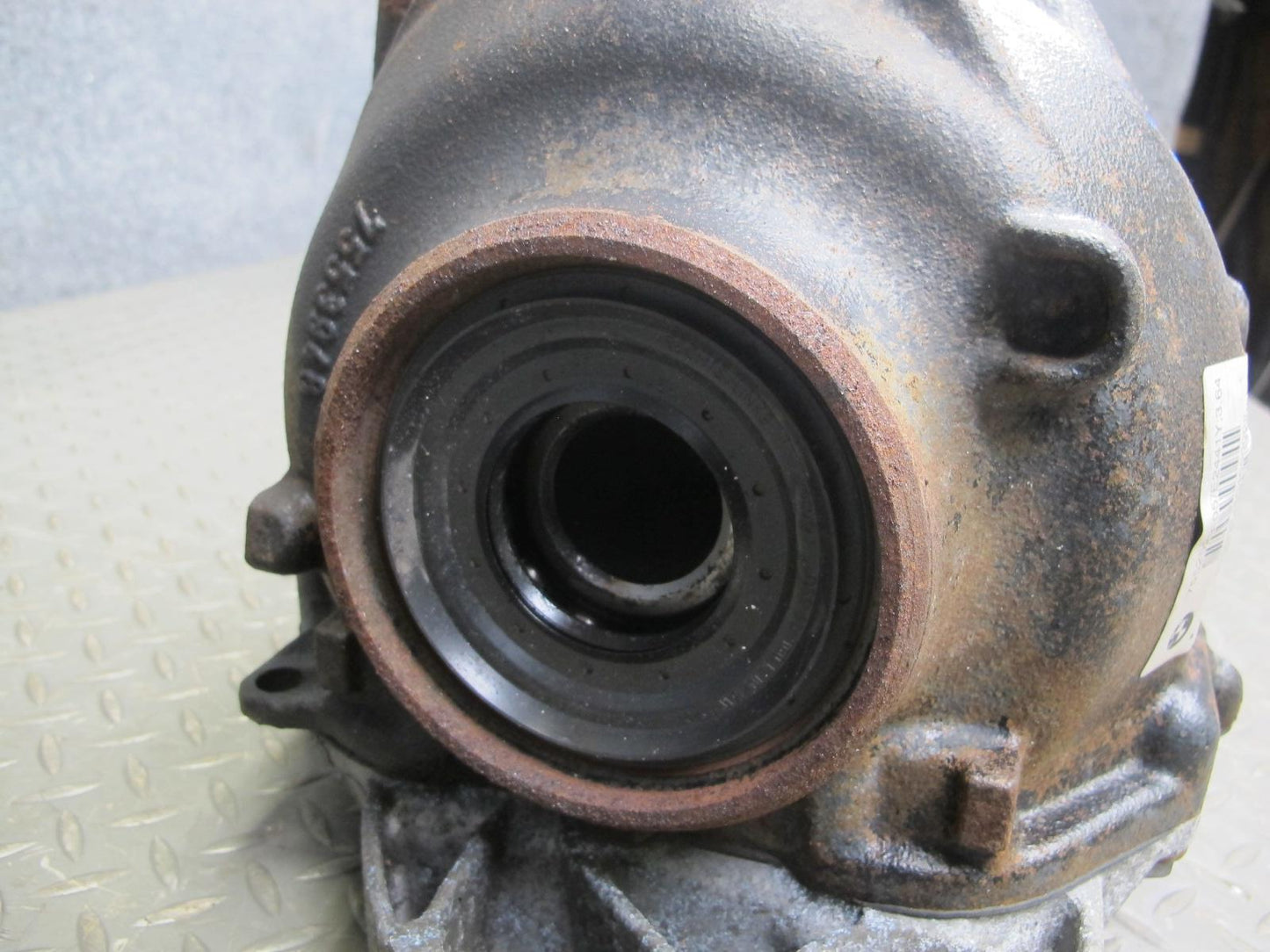 2010-2011 BMW X6 E71 E72 Rear Axle Differential Carrier Gear Ratio 3.64
