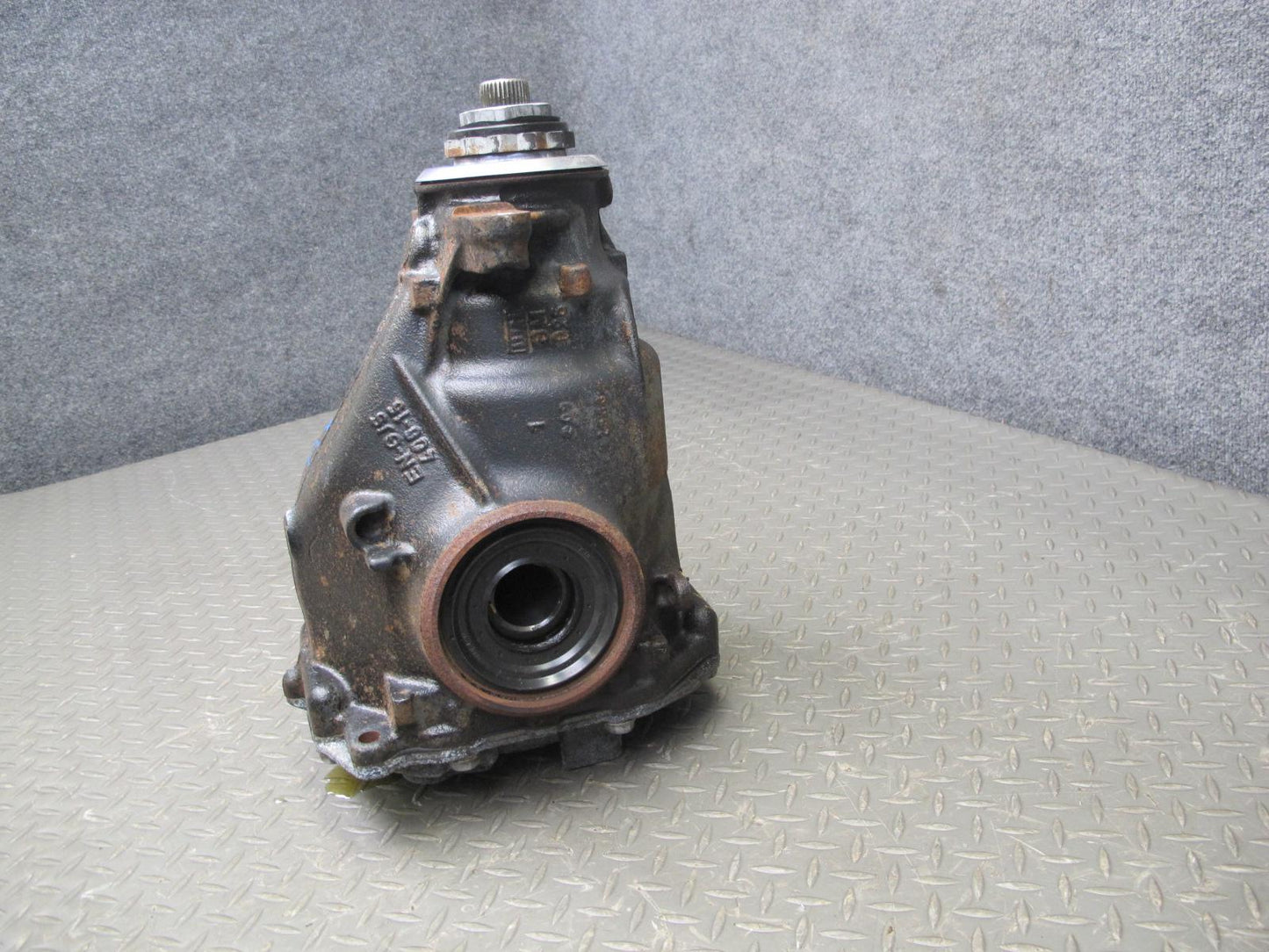2010-2011 BMW X6 E71 E72 Rear Axle Differential Carrier Gear Ratio 3.64
