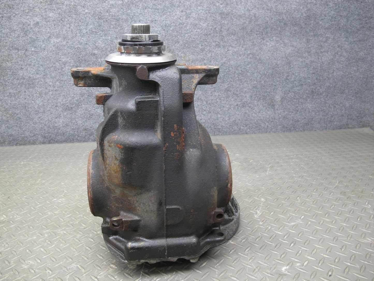 2010-2011 BMW X6 E71 E72 Rear Axle Differential Carrier Gear Ratio 3.64