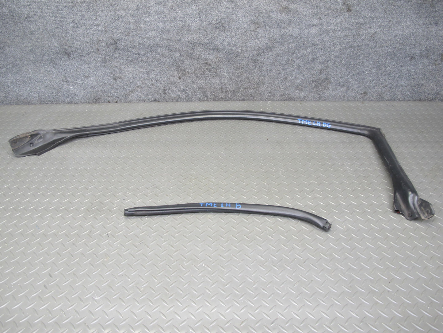 91-95 Toyota SW21L MR2 Set of 2 Left Door Weatherstrip Rubber Seal OEM