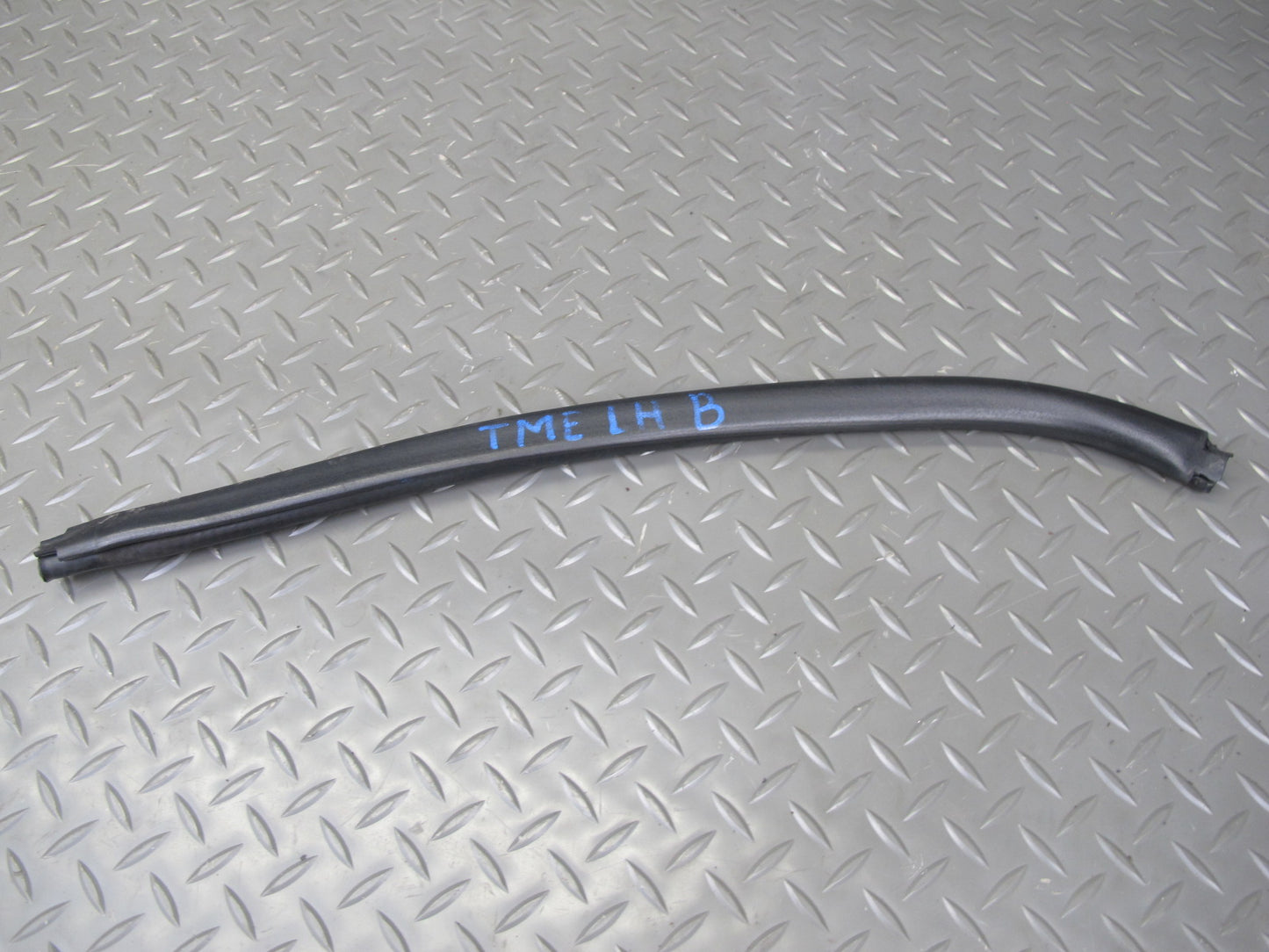 91-95 Toyota SW21L MR2 Set of 2 Left Door Weatherstrip Rubber Seal OEM