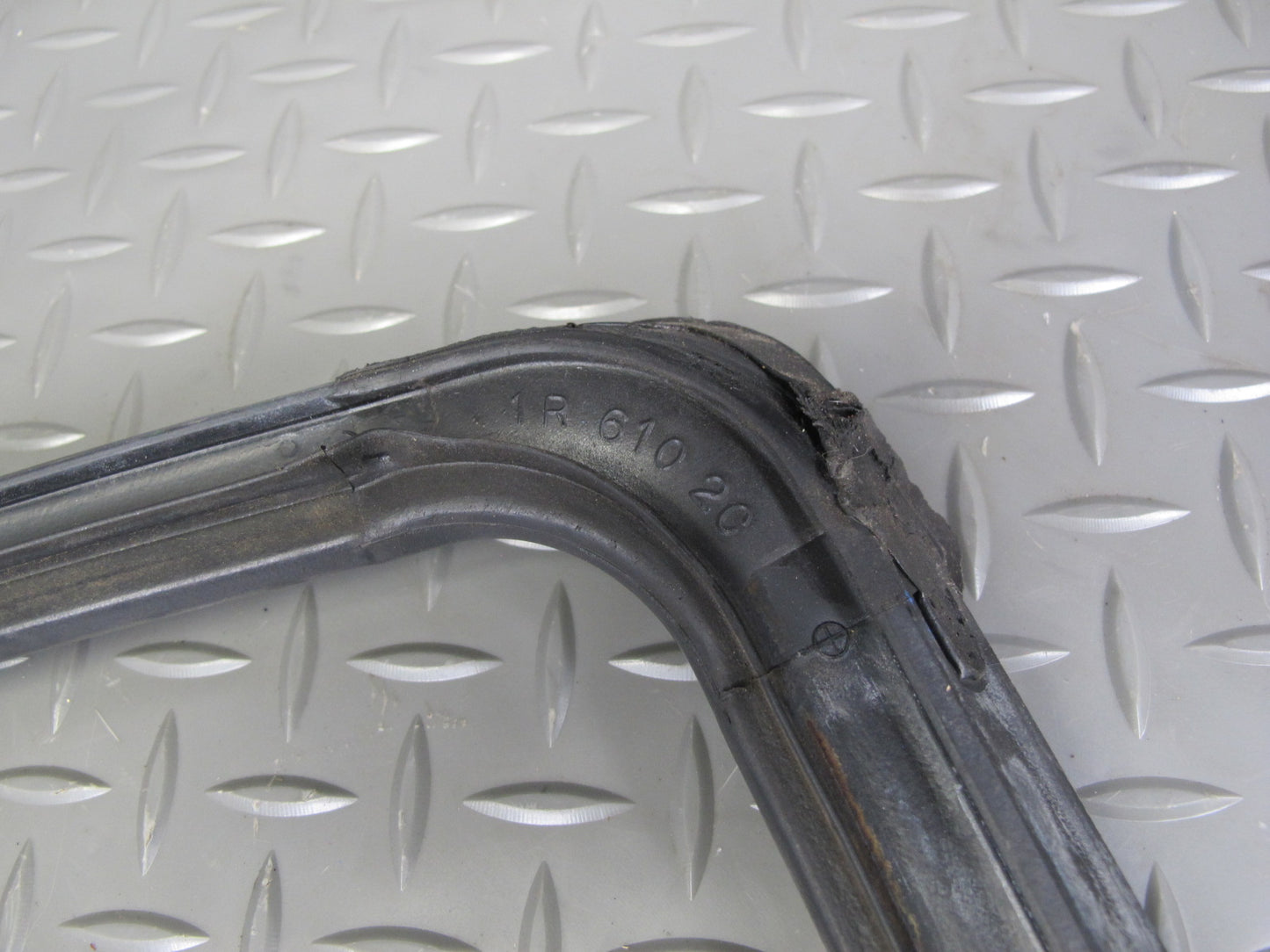 91-95 Toyota SW21L MR2 Set of 2 Right Door Weatherstrip Rubber Seal OEM