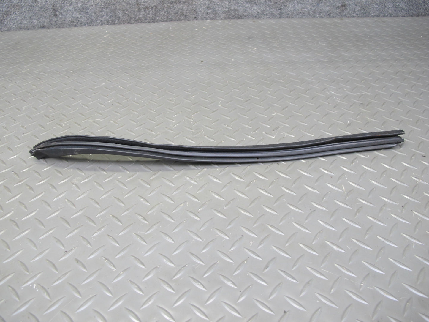 91-95 Toyota SW21L MR2 Set of 2 Right Door Weatherstrip Rubber Seal OEM