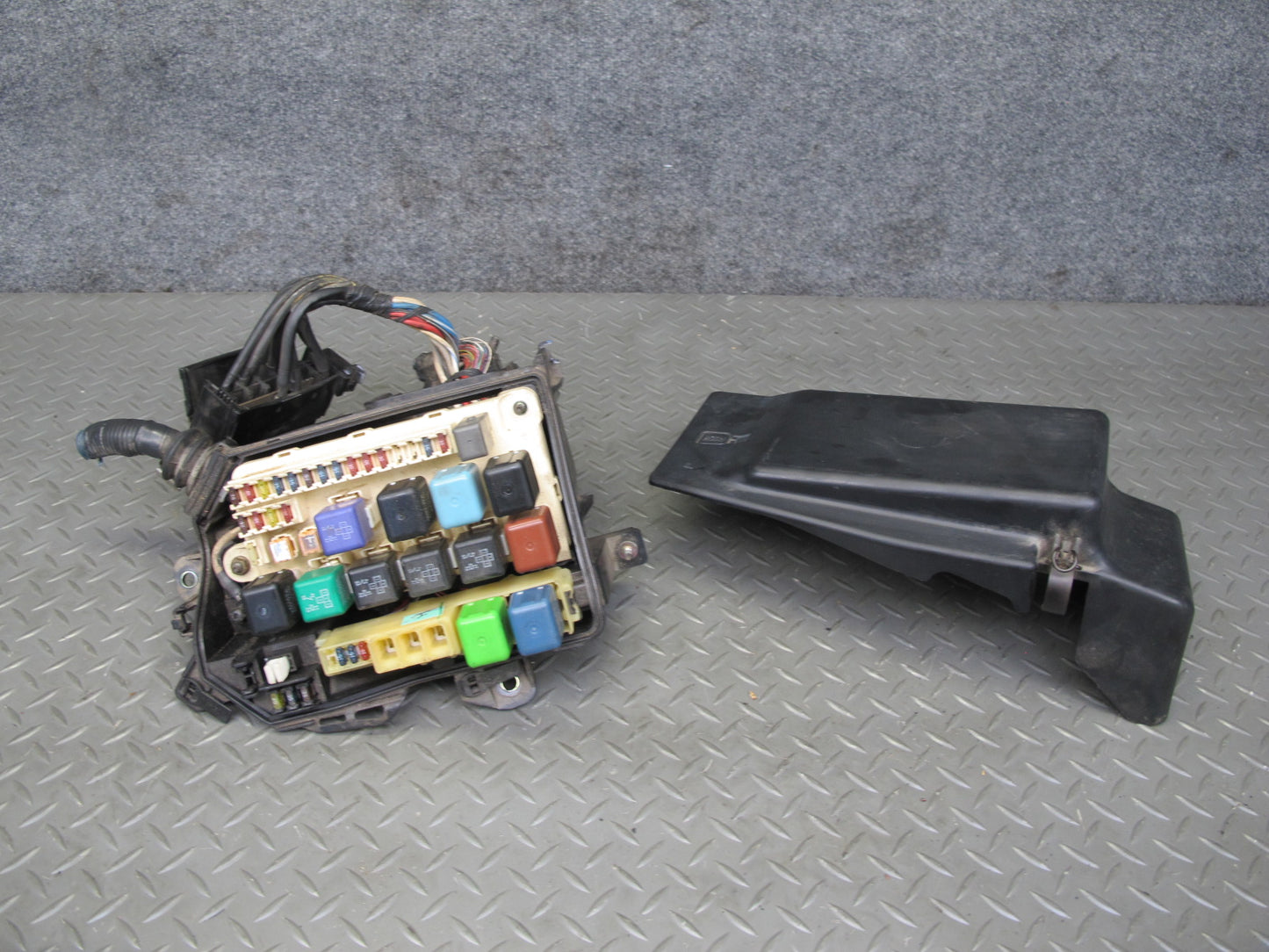 98-00 Lexus UCF20L LS400 Fuse Relay Box Module OEM